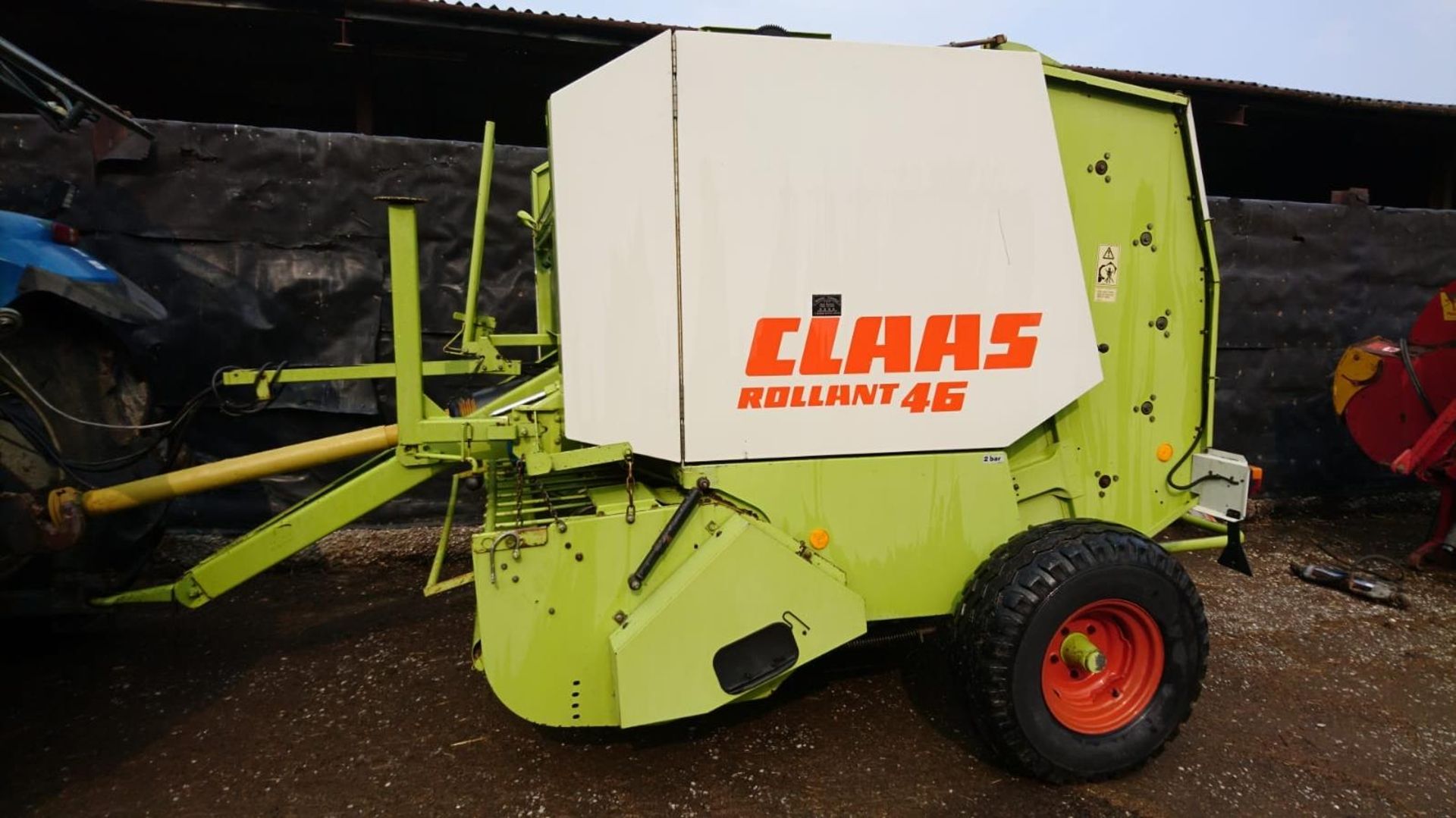 CLAAS ROLLANT 46 ROUND BALER CIRCA 1994