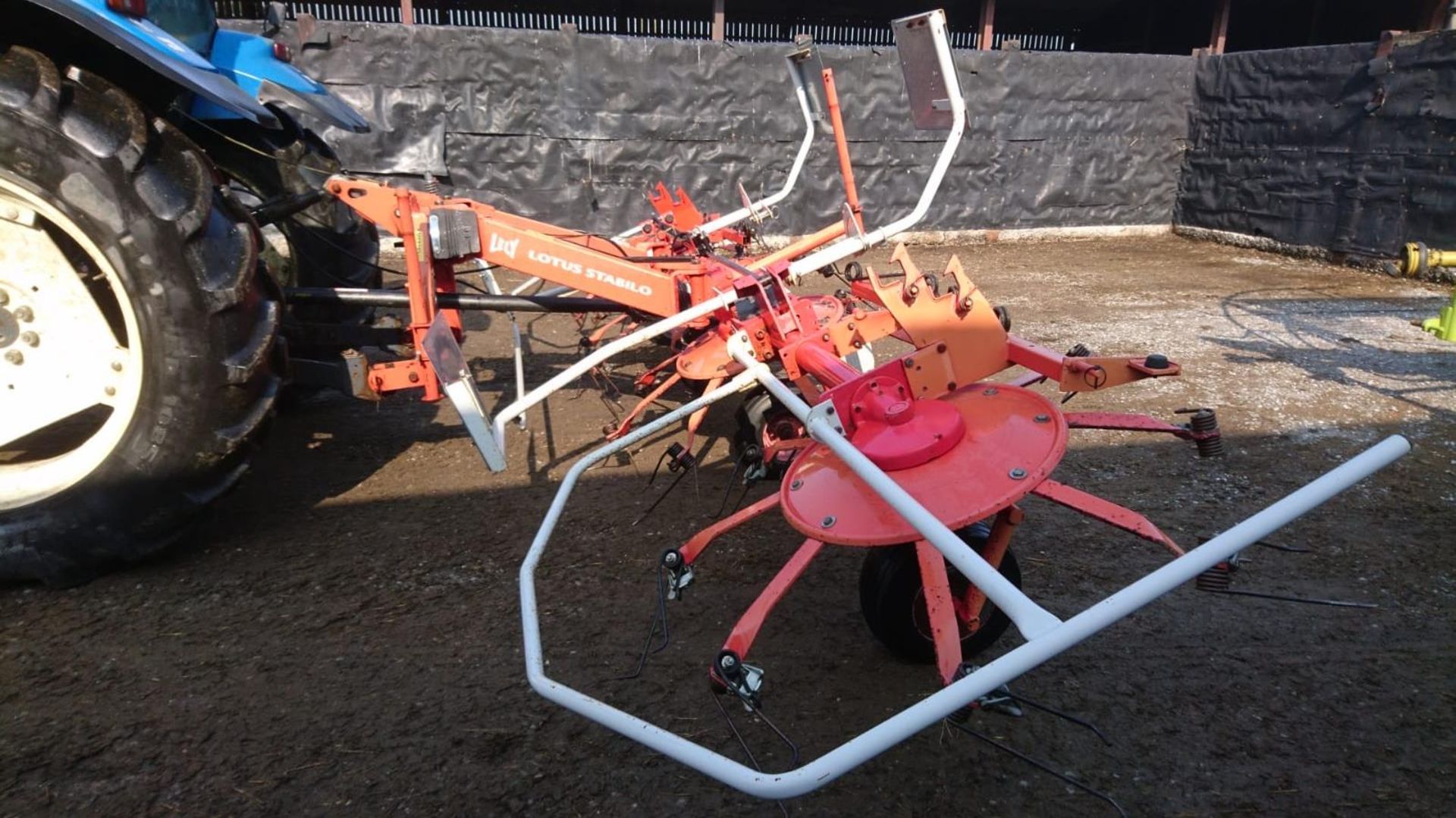 LELY LOTUS STABILO 6M TEDDER 2004 - Image 2 of 3