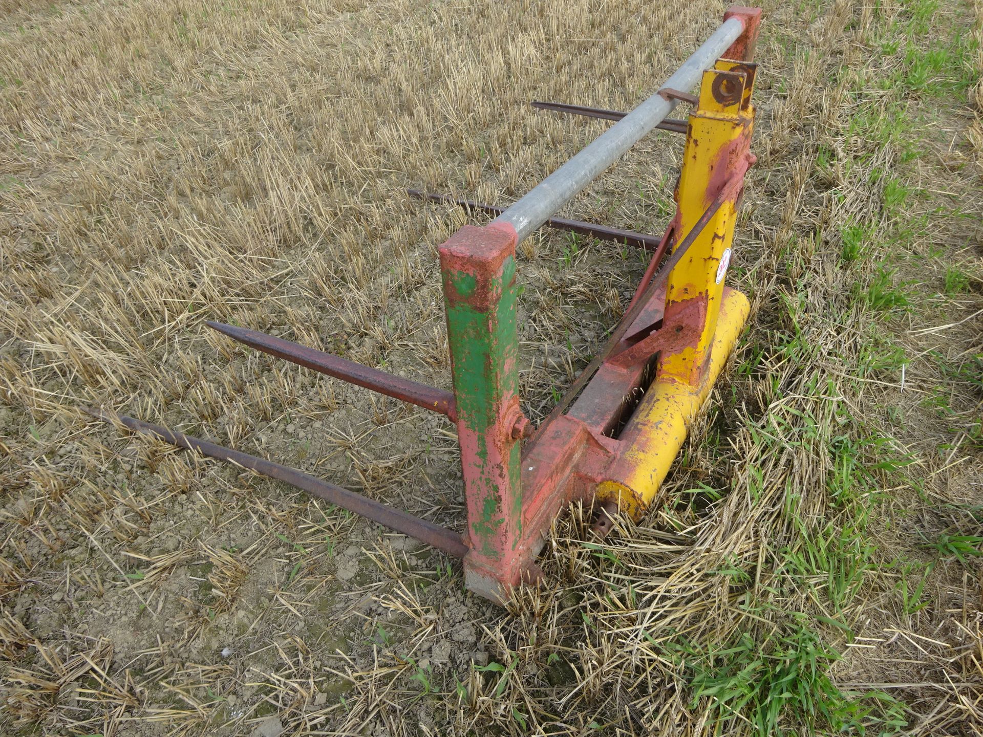 TRACTOR MOUNTED BALE SPIKES