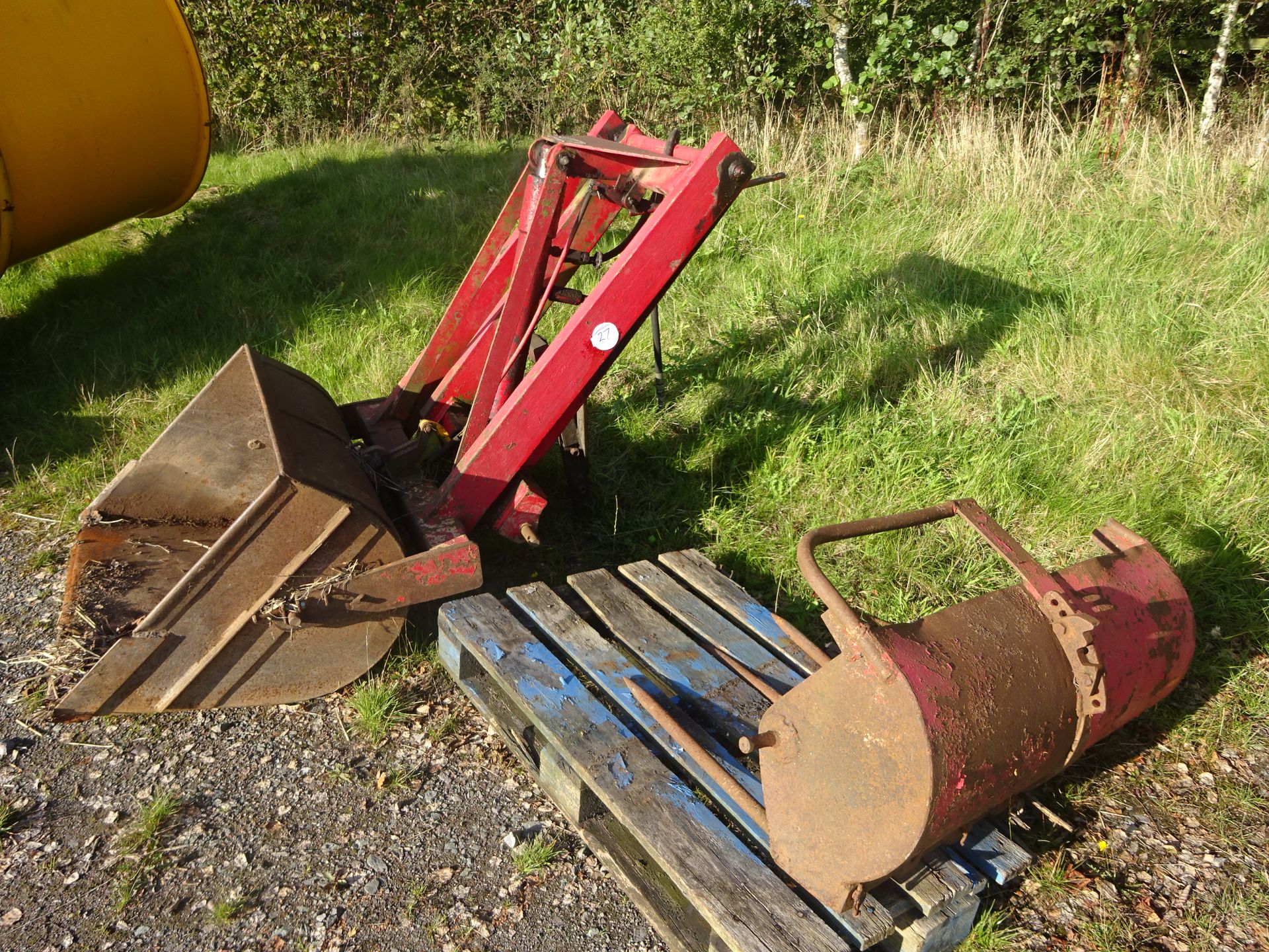 CAMERON GARDNER REAR END LOADER C/W BUCKETS AND FORK GOOD WORKING ORDER