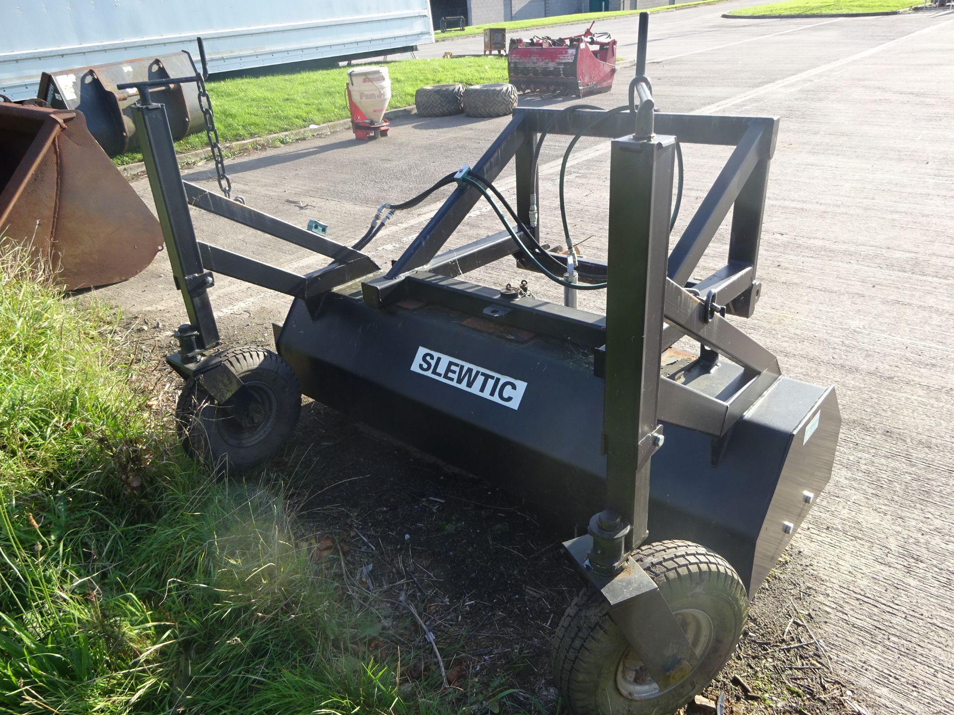 USED SUTON HYDRAULIC ROAD BRUSH C/W SUPPORT WHEELS - Image 2 of 2