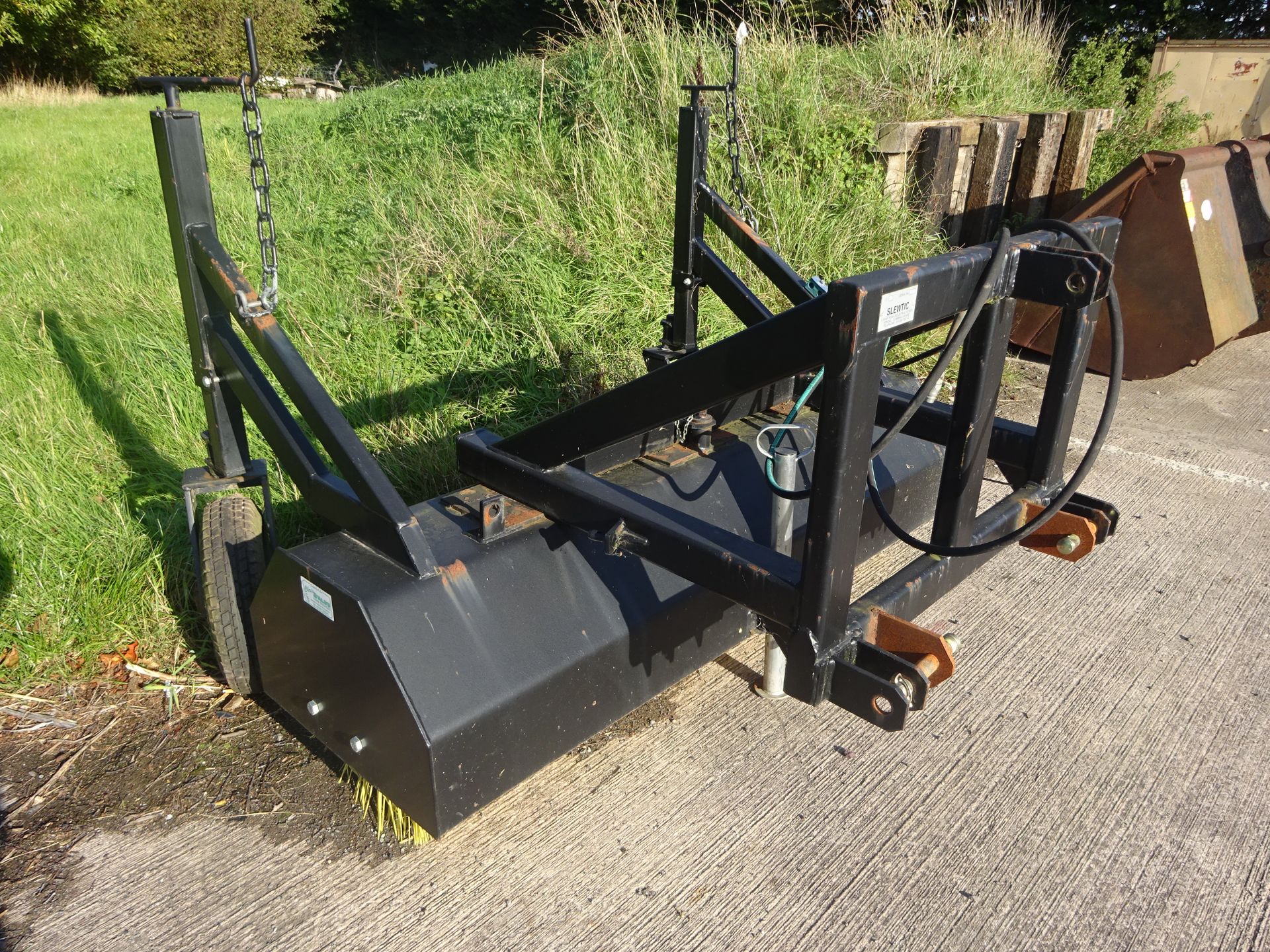 USED SUTON HYDRAULIC ROAD BRUSH C/W SUPPORT WHEELS