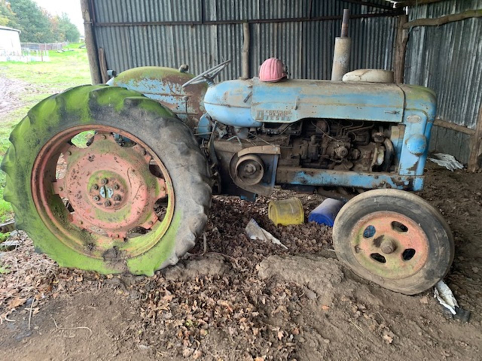 1954 FORDSON MAJOR TRACTOR c/w THAMAS TRADER ENGINE