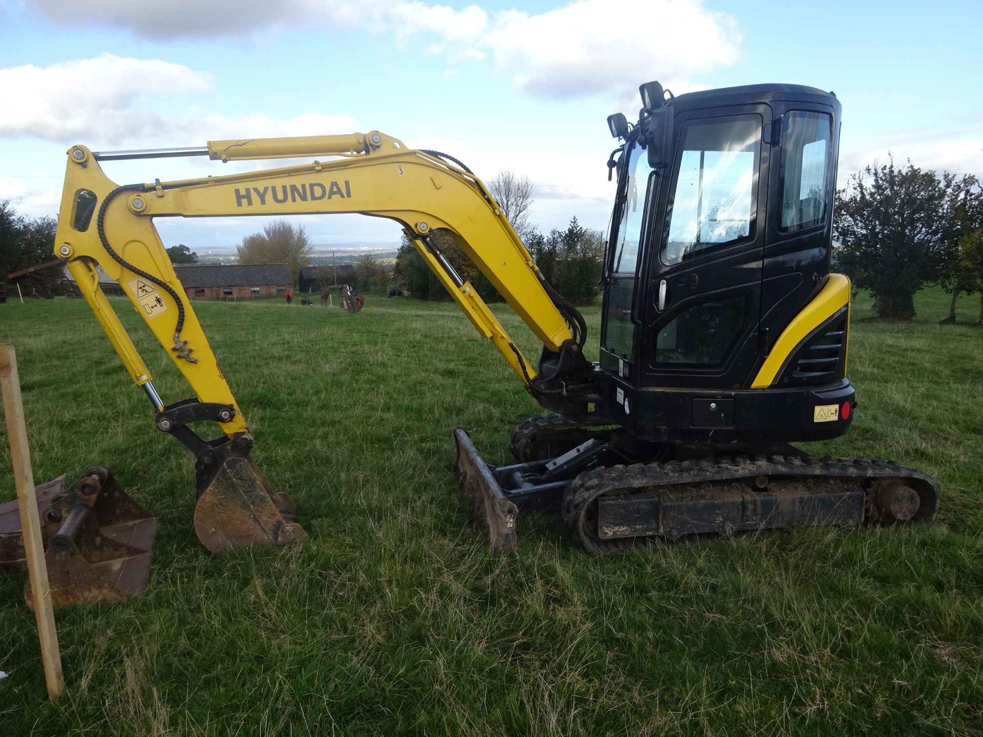 HYUNDAI 352-7 RUBBER TRACKED EXCAVATOR - Image 4 of 8