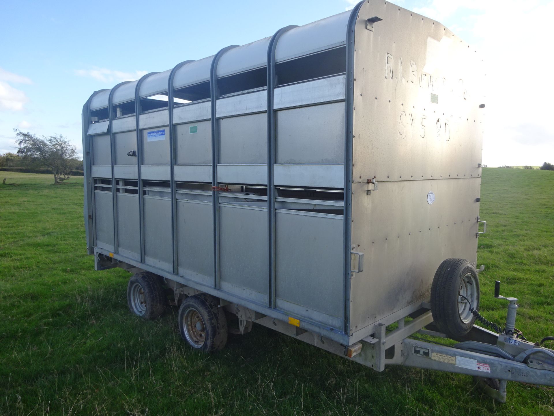 IFOR WILLIAMS T/A LIVESTOCK TRAILER - TWIN DOOR ,SHEEP DECKS & CATTLE GATES - Image 2 of 3