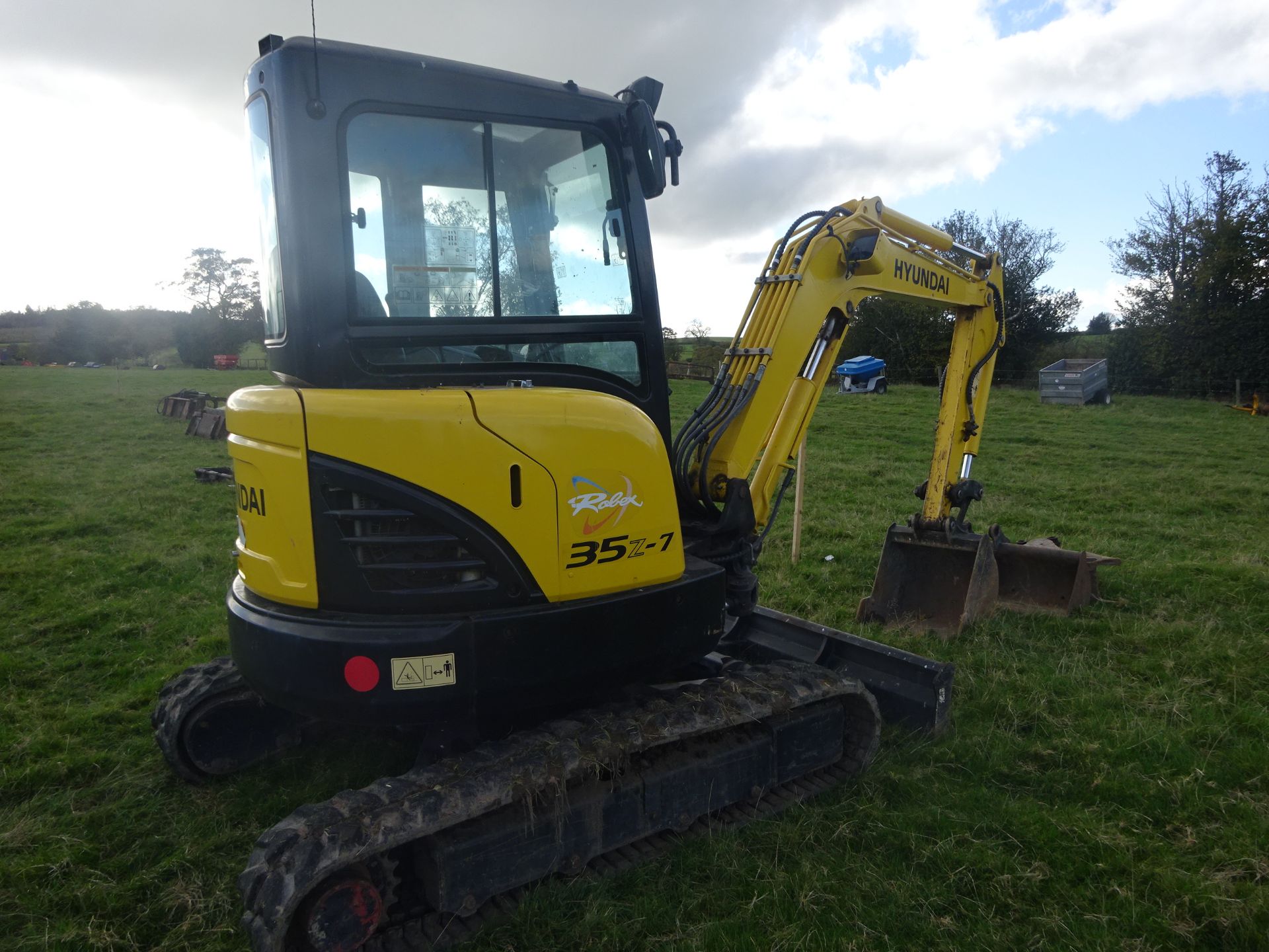 HYUNDAI 352-7 RUBBER TRACKED EXCAVATOR - Image 7 of 8