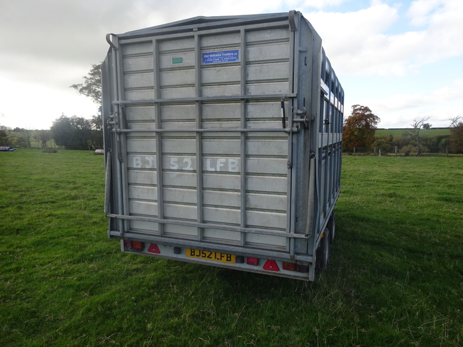 IFOR WILLIAMS T/A LIVESTOCK TRAILER - TWIN DOOR ,SHEEP DECKS & CATTLE GATES - Image 3 of 3
