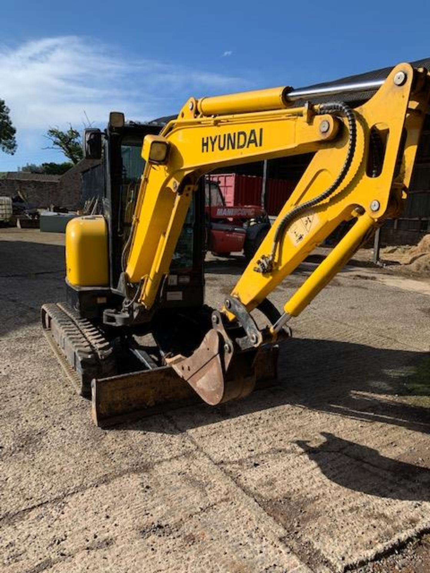 HYUNDAI 352-7 RUBBER TRACKED EXCAVATOR - Image 3 of 8