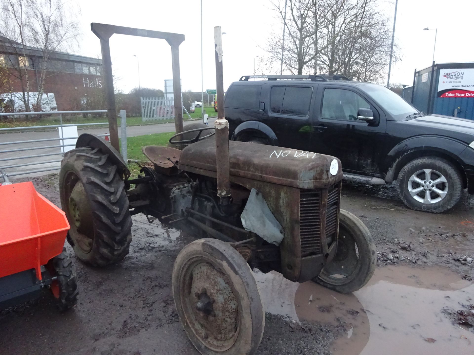 GREY FERGIE TRACTOR (DIESEL)