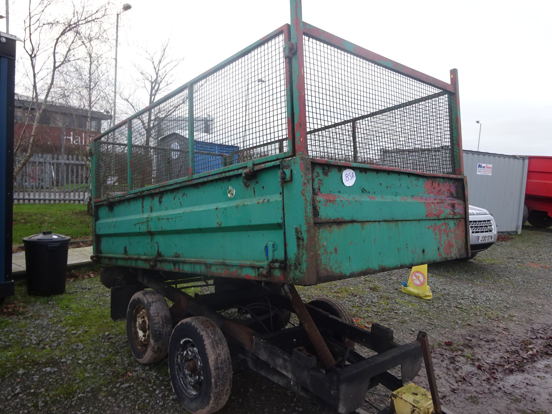 TANDEM AXLE 5FT X 8FT 9 CAR TIPPING TRAILER C/W CAGED DROPSIDES