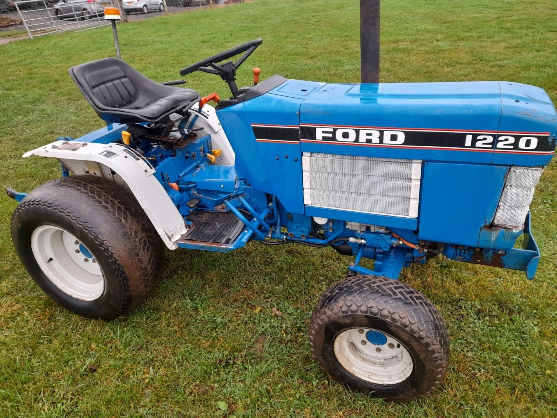 FORD 1220 COMPACT TRACTOR - GRASS TYRES