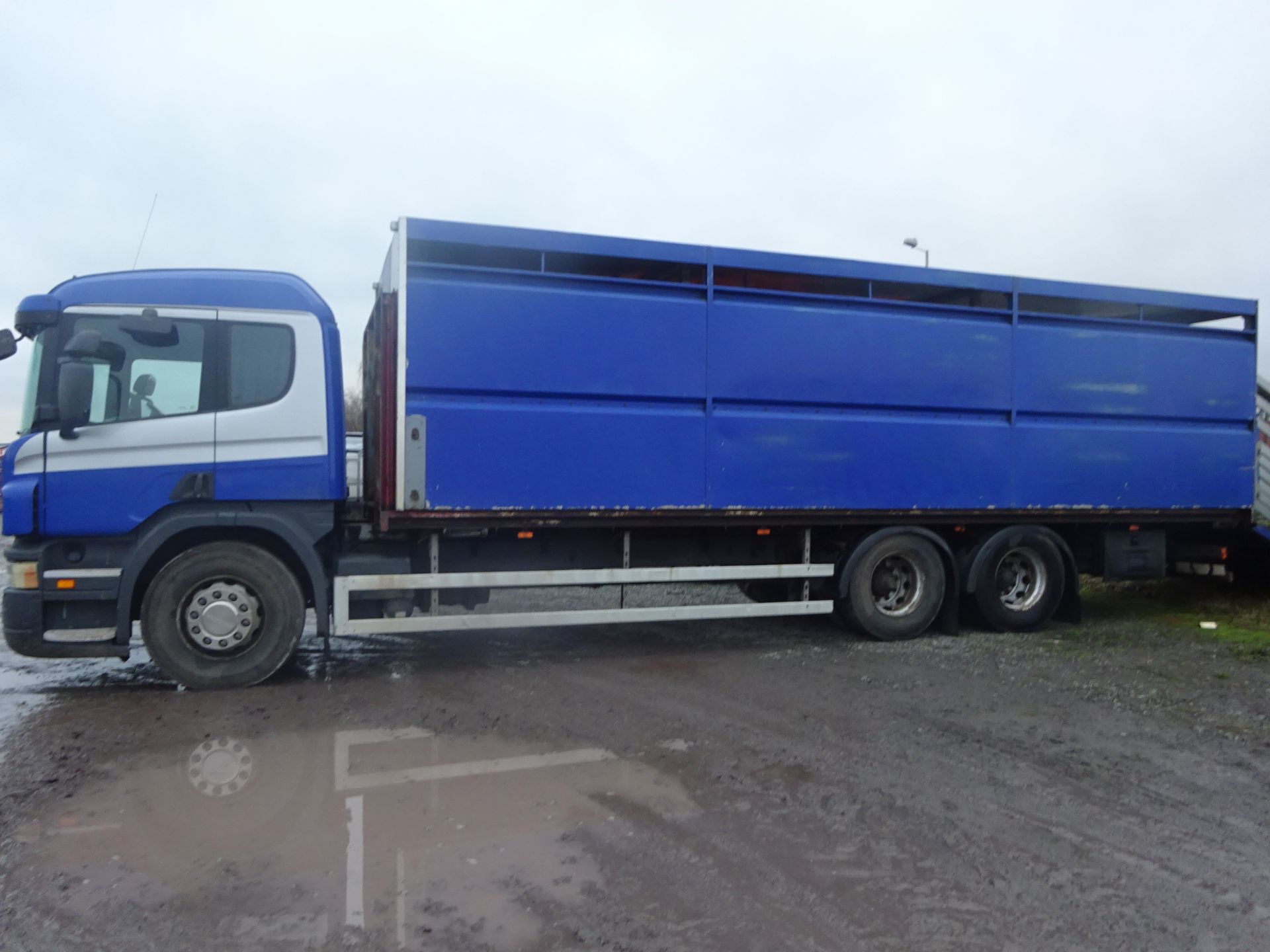 SCANIA 2009 WITH CATTLE BOX PLATED TILL END OF JAN  CORRECT MILAGE - Image 2 of 4