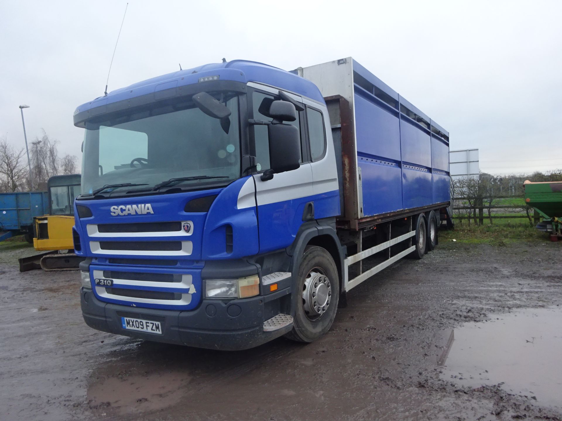 SCANIA 2009 WITH CATTLE BOX PLATED TILL END OF JAN  CORRECT MILAGE