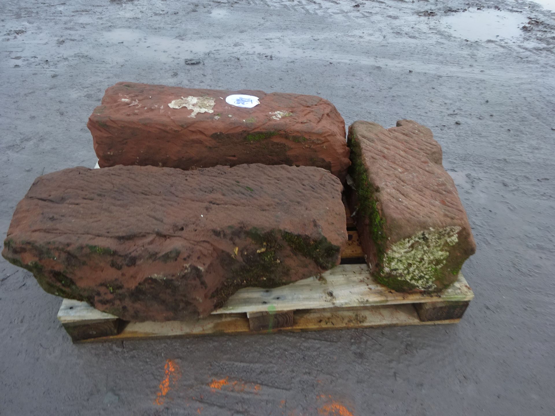 PALLET OF RED SANDSTONE BLOCKS