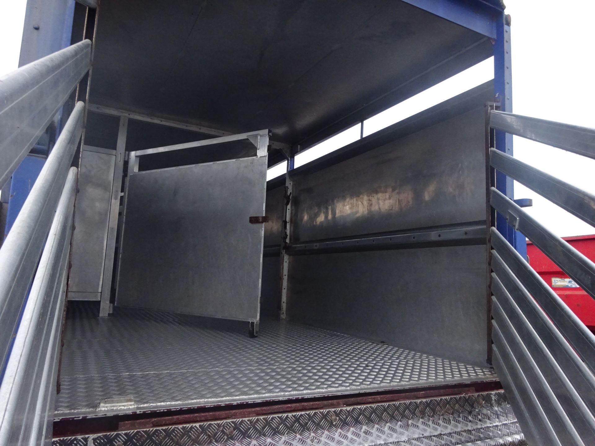 SCANIA 2009 WITH CATTLE BOX PLATED TILL END OF JAN  CORRECT MILAGE - Image 3 of 4