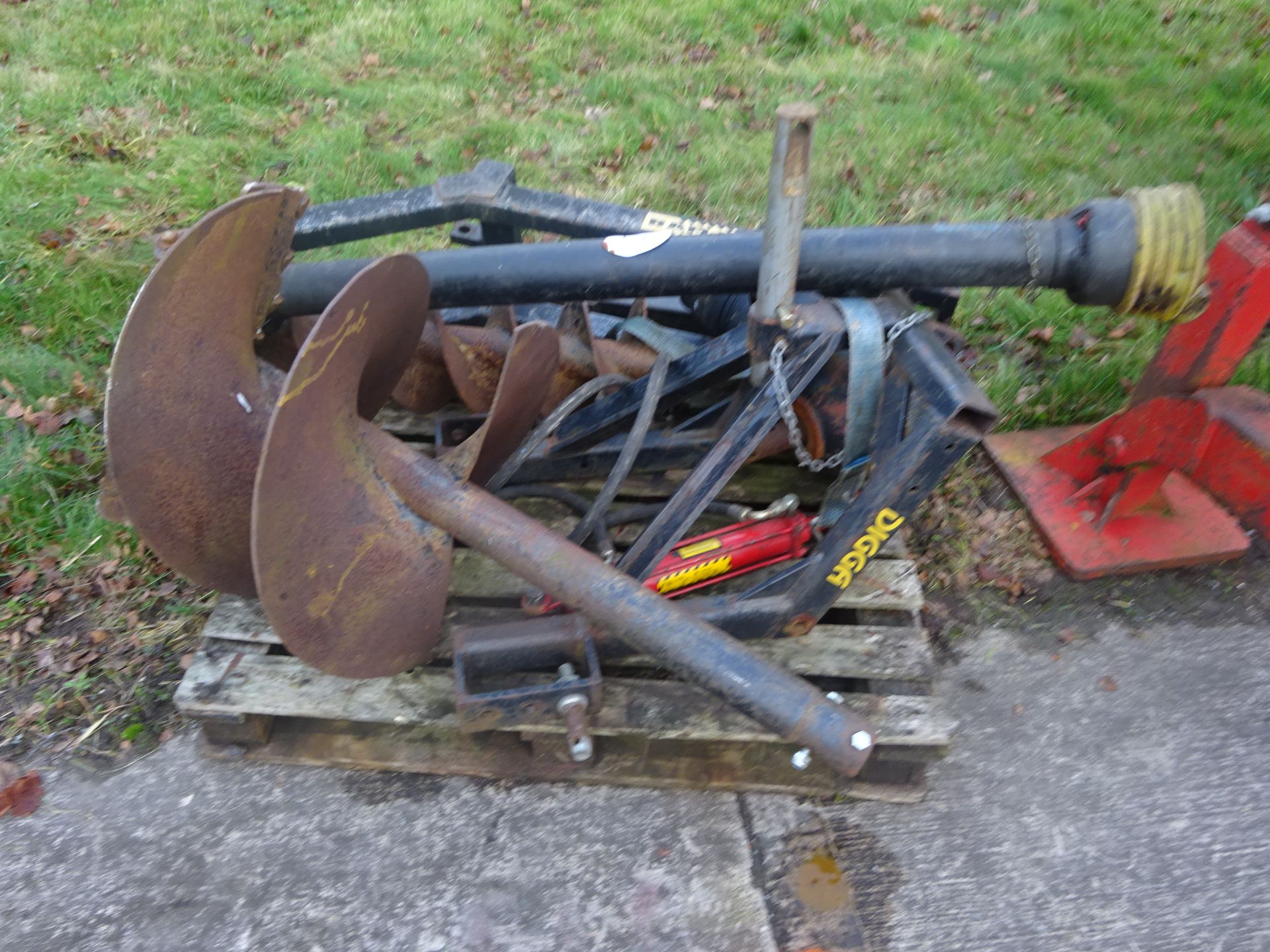 DIGGA POST HOLE BORER C/W 2 AUGERS