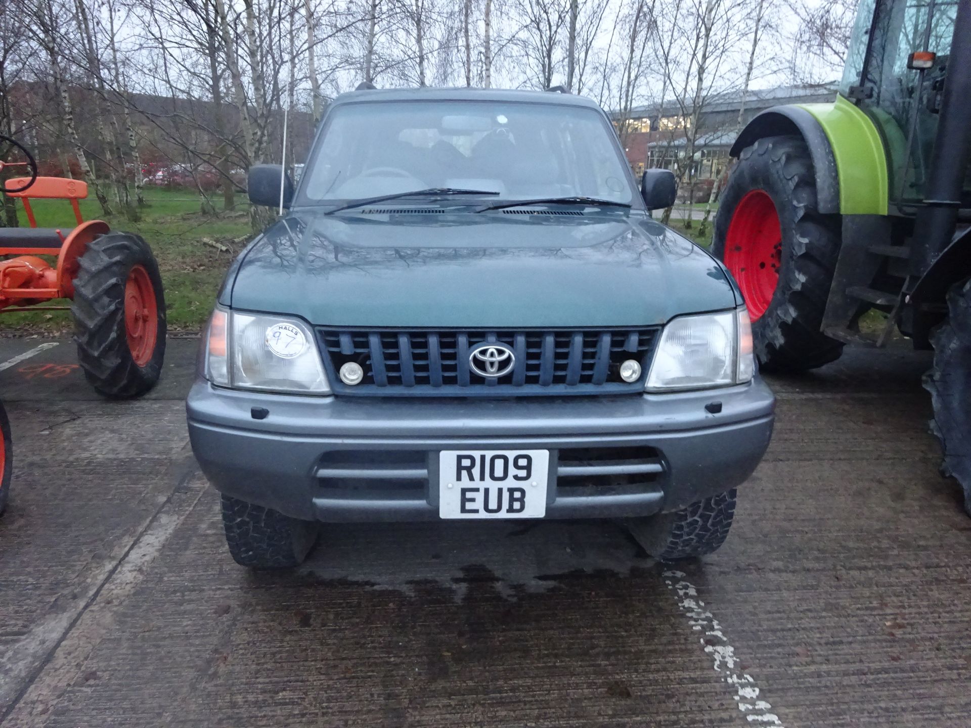 TOYOTA LAND CRUISER 32 YEARS OLD MOT JUNE 2021 - OFF ROAD AND ROAD TYRES - REGISTRATION R109 EUB - Image 3 of 3
