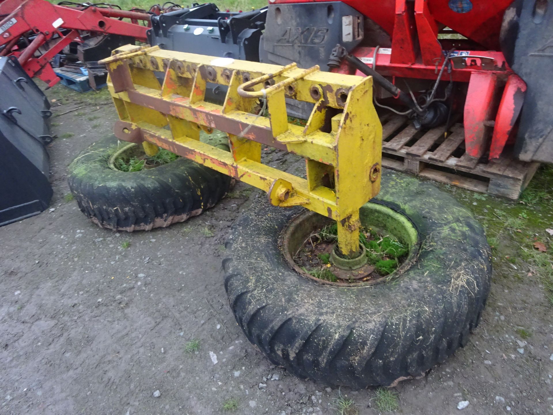 TWO WHEEL SILAGE PUSHER WITH CONE AND PIN BRACKETS