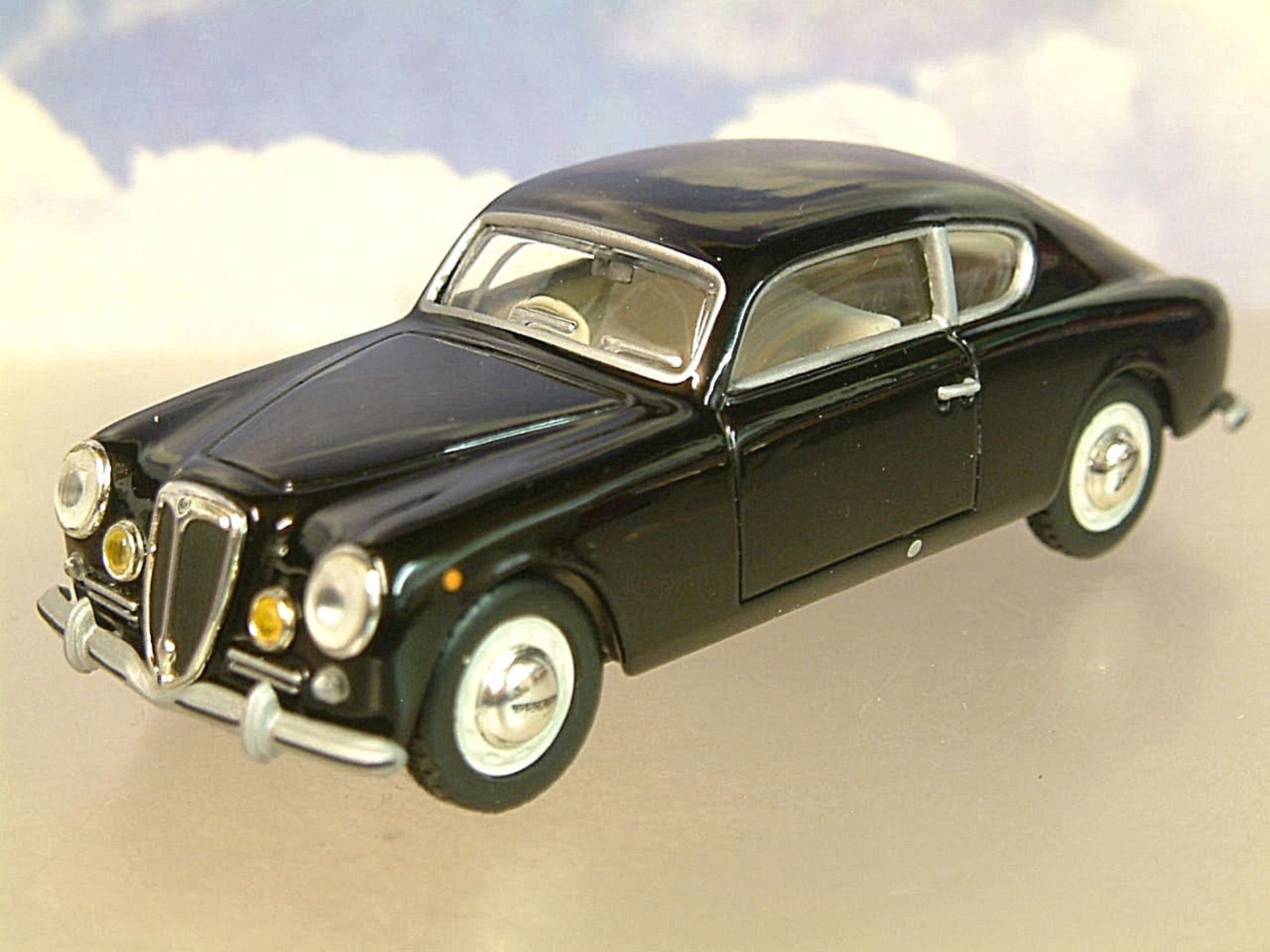 V Brand New 1/43 Diecast 1951 Lancia Aurelia Gran Turismo GT B20 - eBay Price £14.95