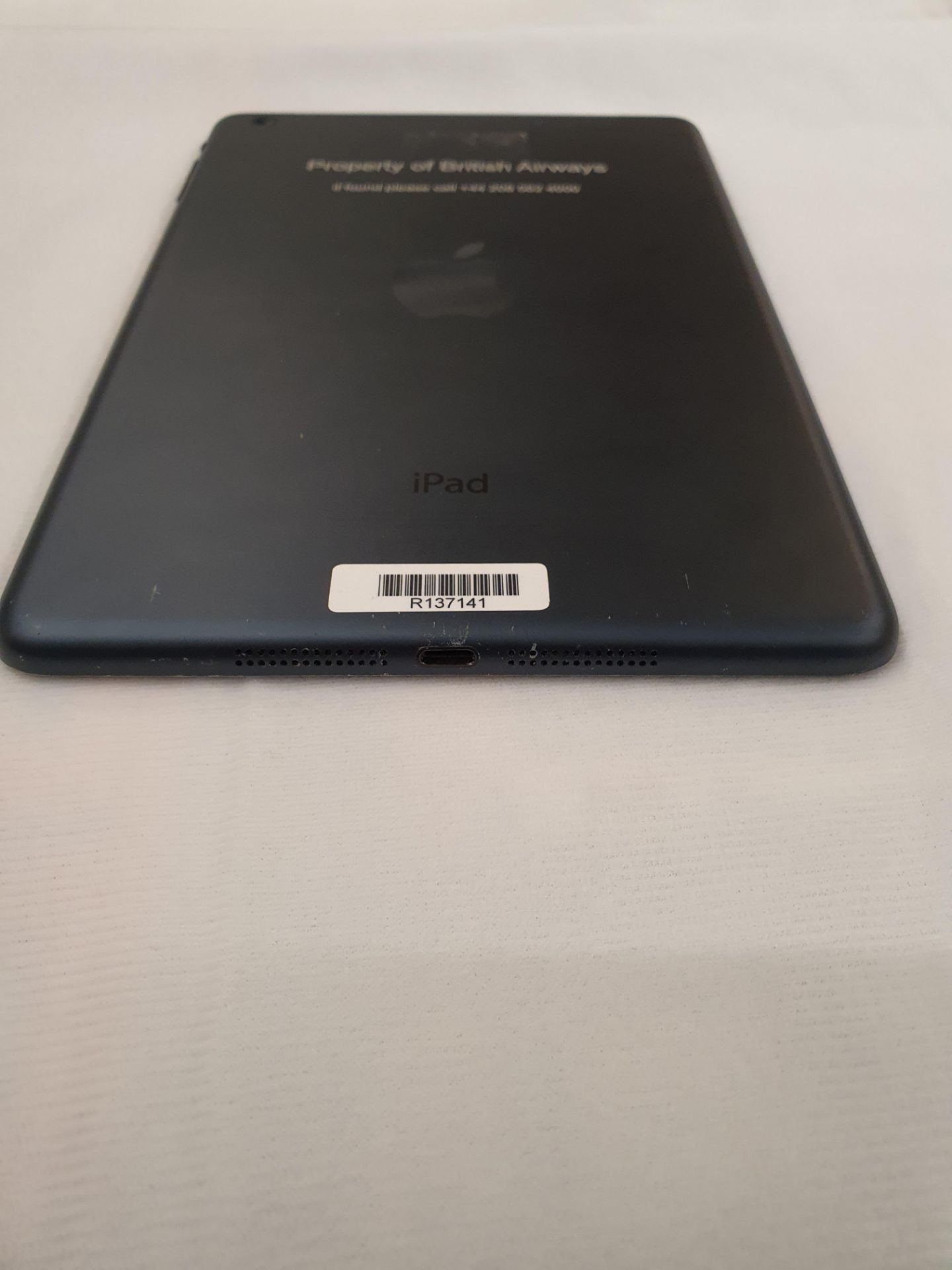 V Grade B Apple iPad Mini A1455 - Ex Lease (Has British Airways Engraving/Etching) - 16GB - Unit - Image 6 of 7