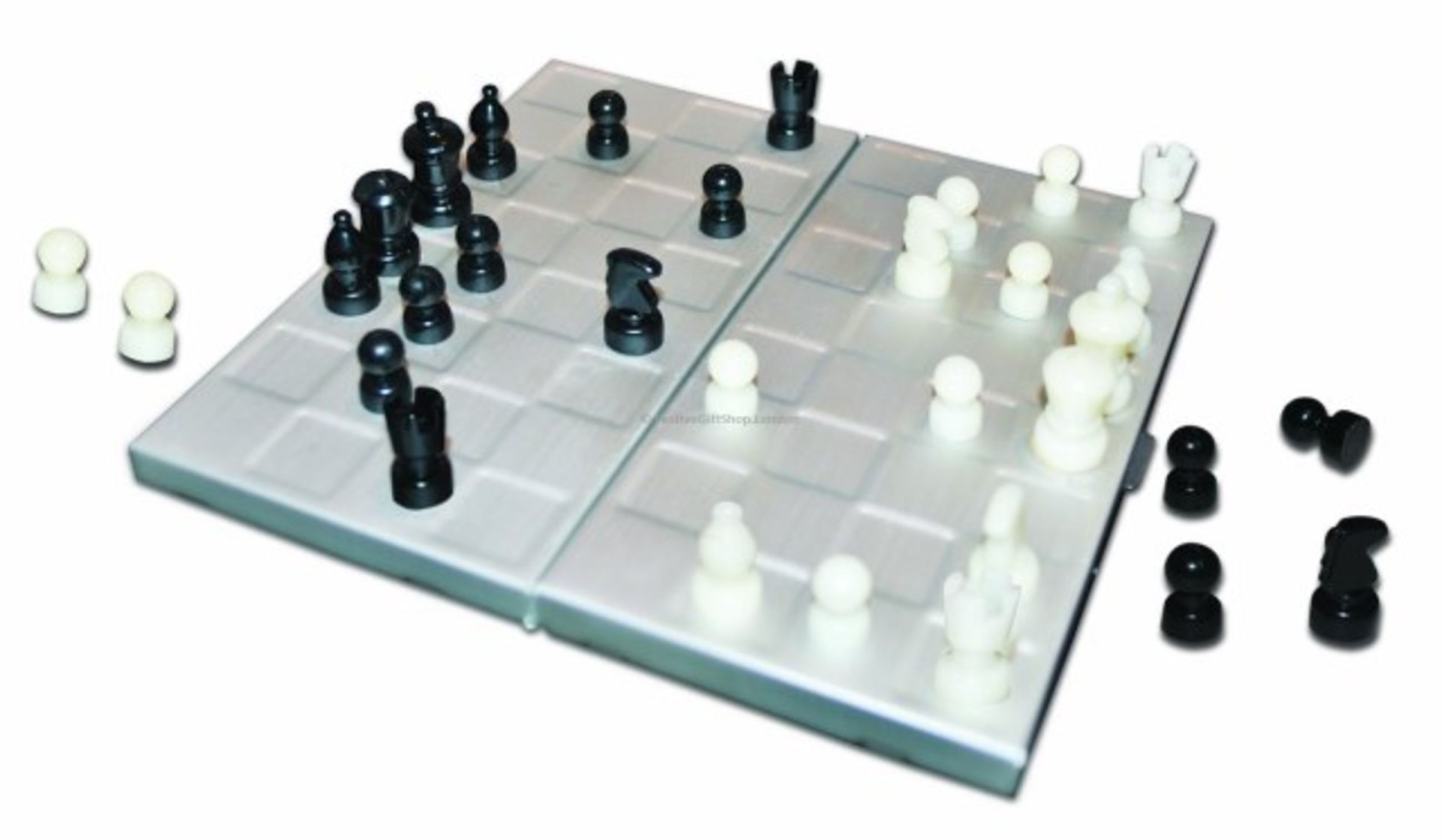 V Brand New Magnetic Chess Set In Aluminium case