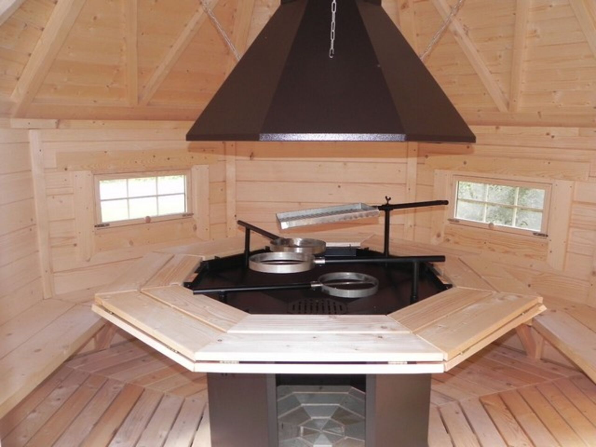 V Brand New Eight Corner 6.9m sq Grill Cabin - Standard Grill with Cooking Platforms - Table - Bild 3 aus 3