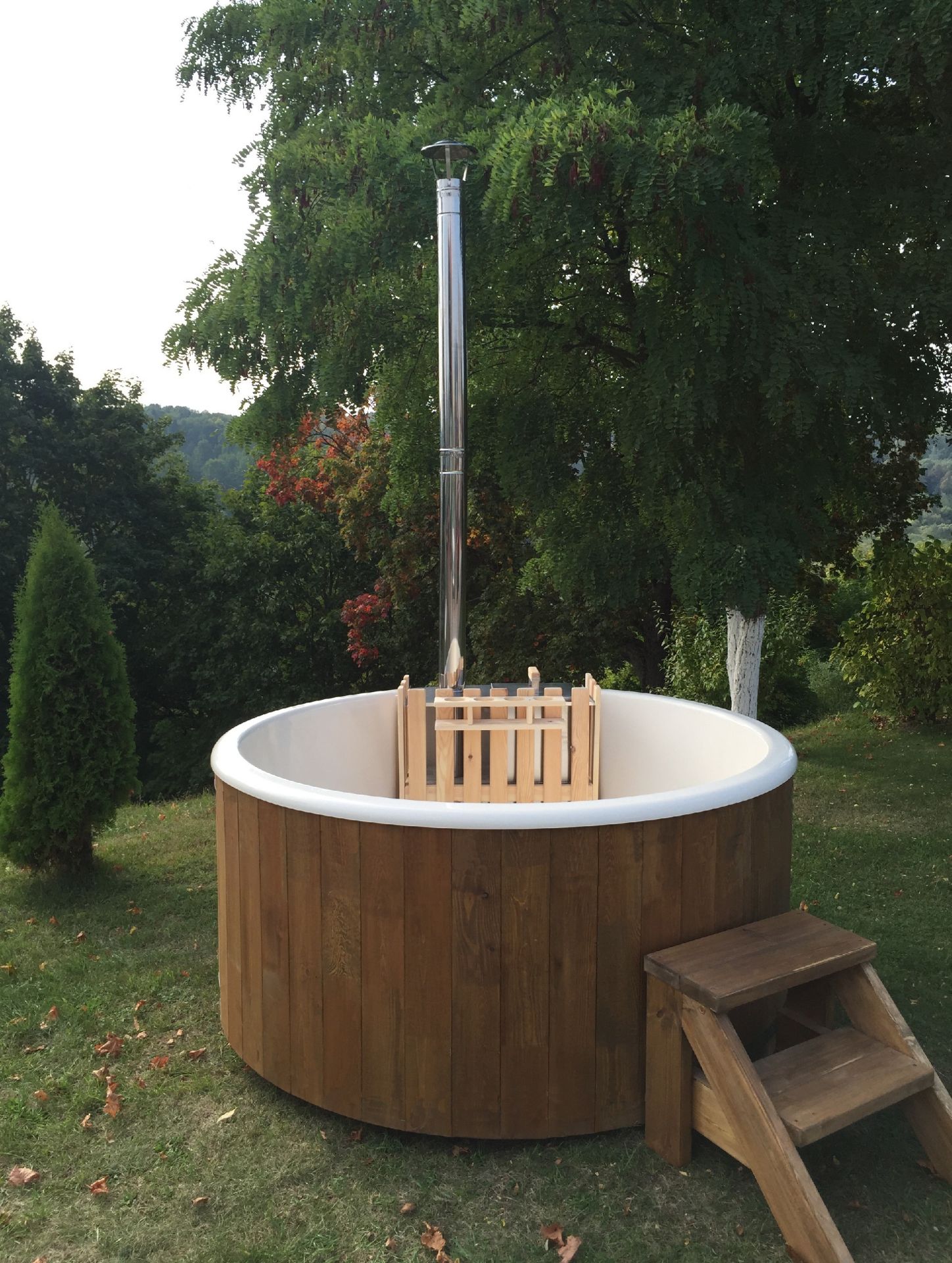 V Brand New Fantastic Super Luxury 1.8m Hot Tub With Spruce Finishing - Complete Fiberglass Inside - Bild 3 aus 3