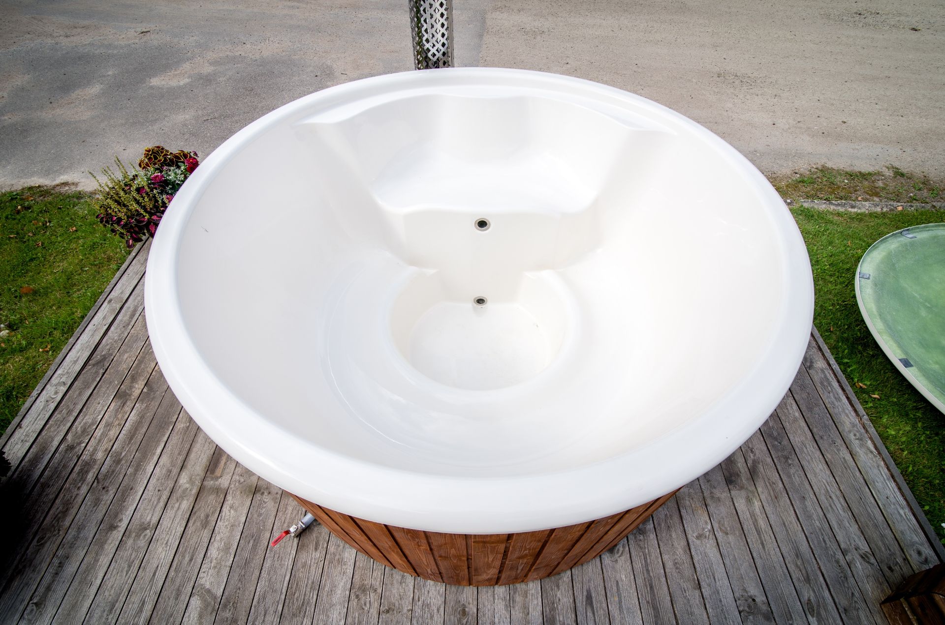 V Brand New Luxurious Extra Large Thermo Wood 1.8m Hot Tub With Air Bubble & Hydro Massage - Bild 4 aus 4