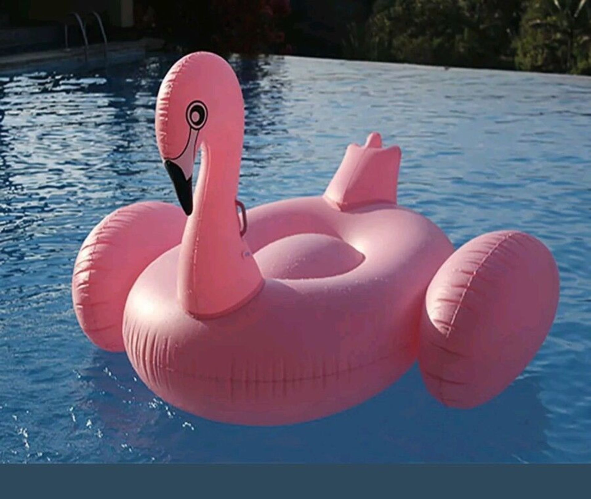 V Brand New Inflatable Flamingo Lounger (150 x 154 x 95cm) - Repair Kit Included - Easy Inflatable - Image 2 of 2