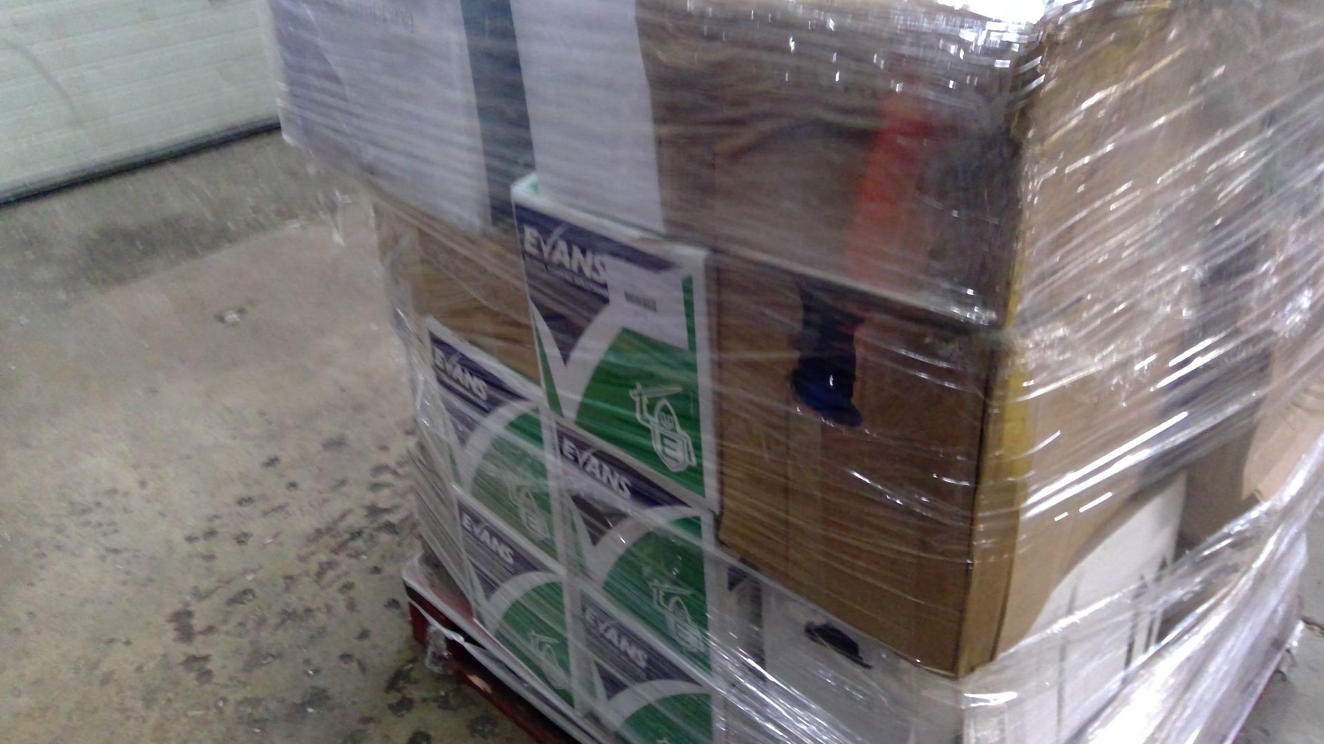 V Grade U Pallet Of Household Including Kick Stools-Tea Towels-Paint Brushes-Refuse Sacks-Mop - Image 8 of 8