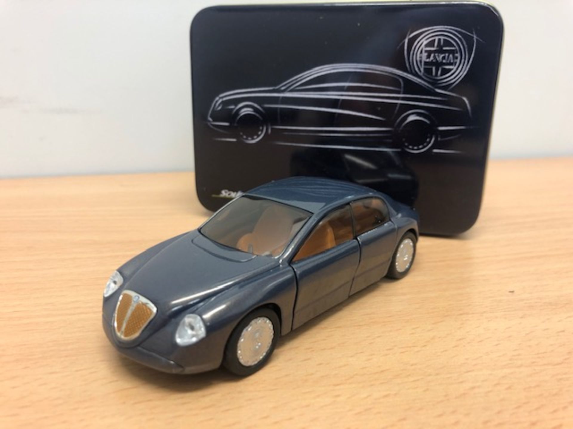 V Brand New 1/43 Diecast Lancia Dialogos Concept Car