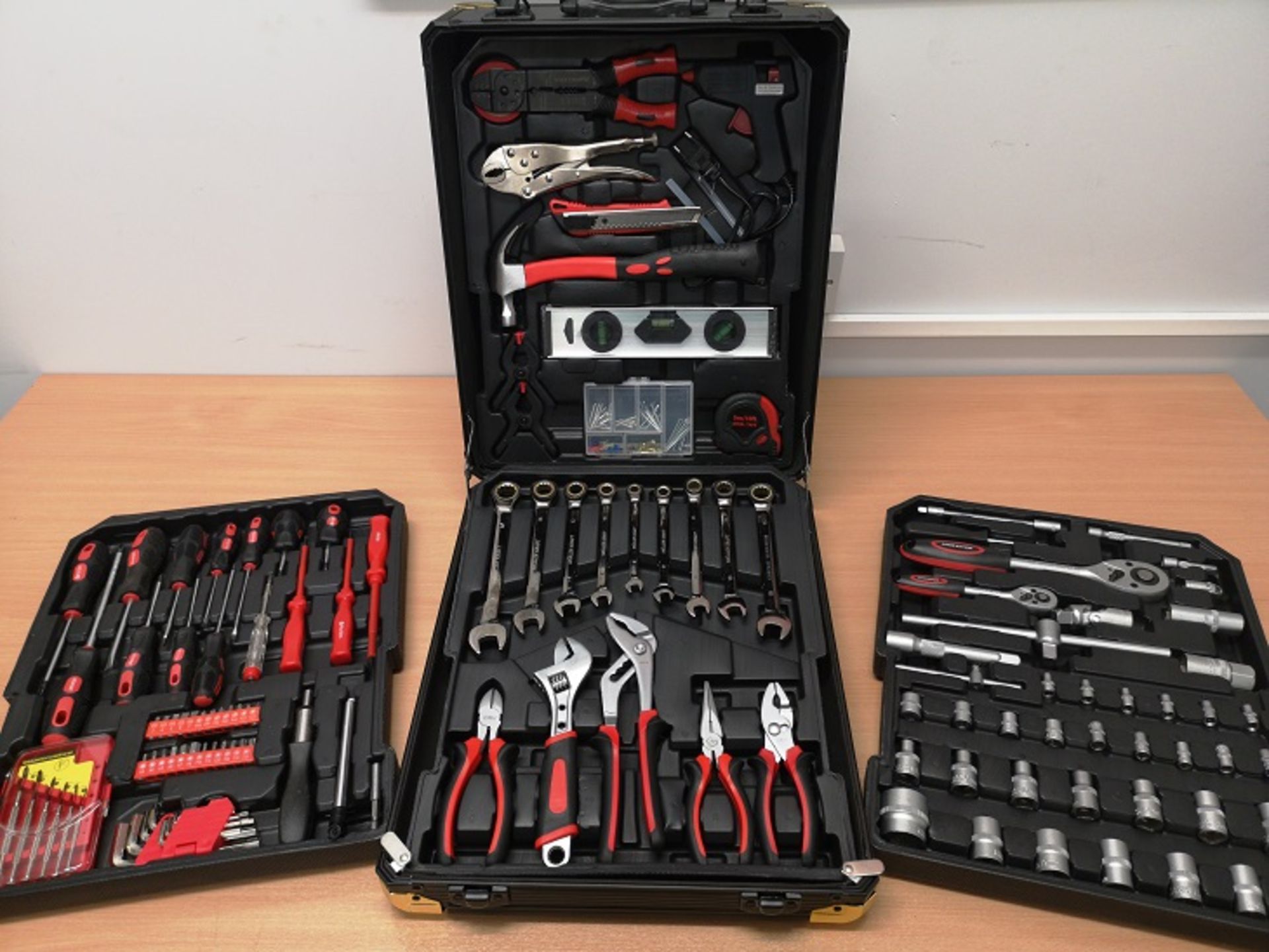 + VAT Brand New 186pc (Minimum) Tool Kit In Wheeled Carry Case Includes Rachet Spanners - Image 3 of 8
