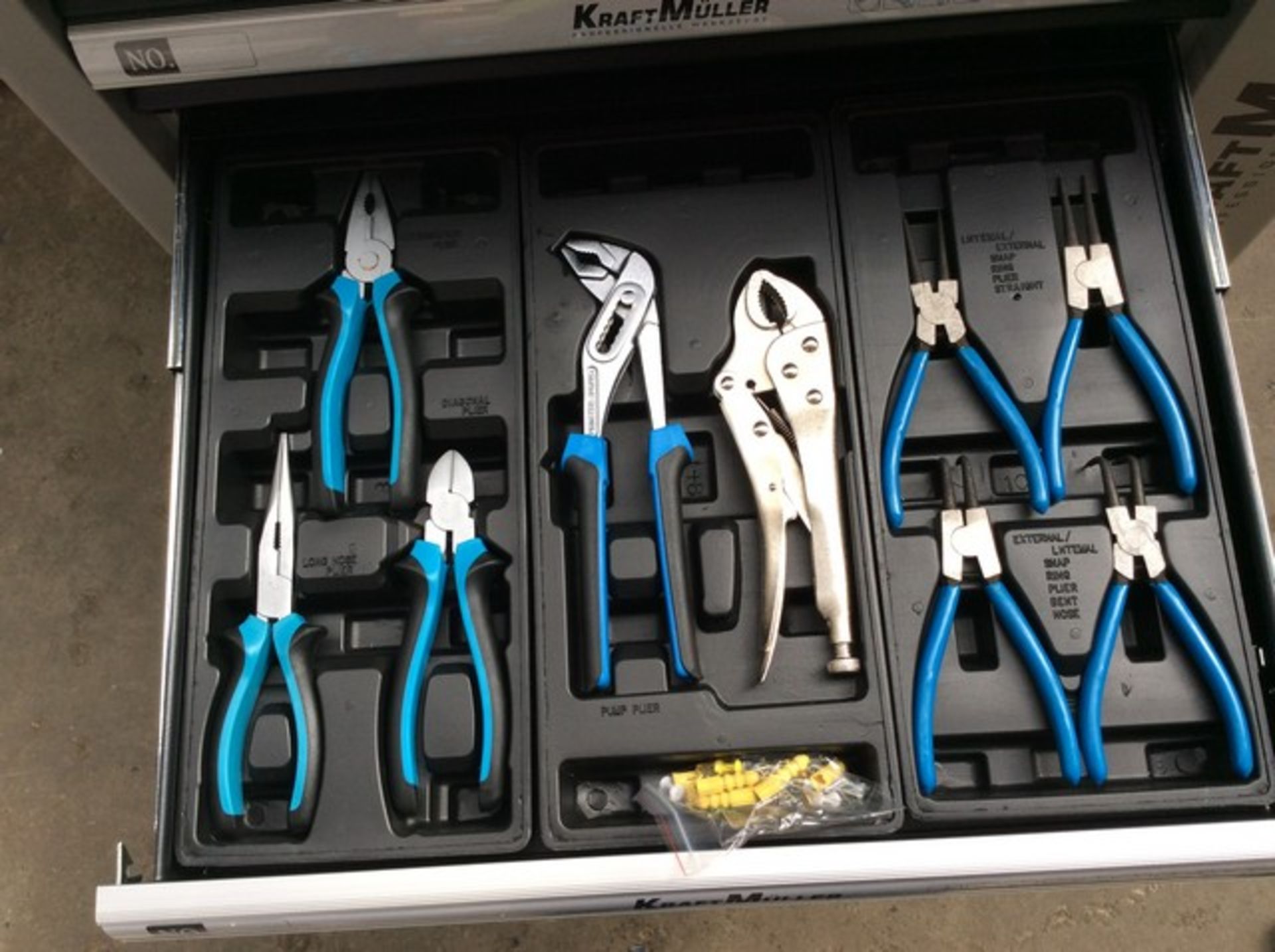 + VAT Brand New Seven Drawer Locking Garage Tool Cabinet With Lockable Castors-Seven EVA Drawers Of - Image 7 of 9