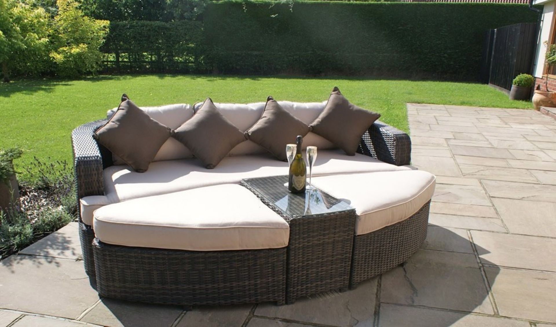 + VAT Brand New Chelsea Garden Company Rattan Day Bed & Table Set - Aluminium Frame - 5mm Glass Top