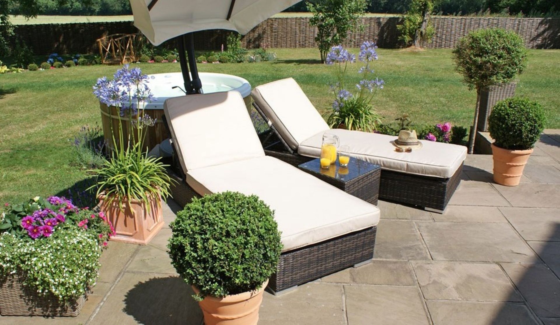 + VAT Brand New Chelsea Garden Company Sunloungers And Table Set - Includes Two Sunloungers -
