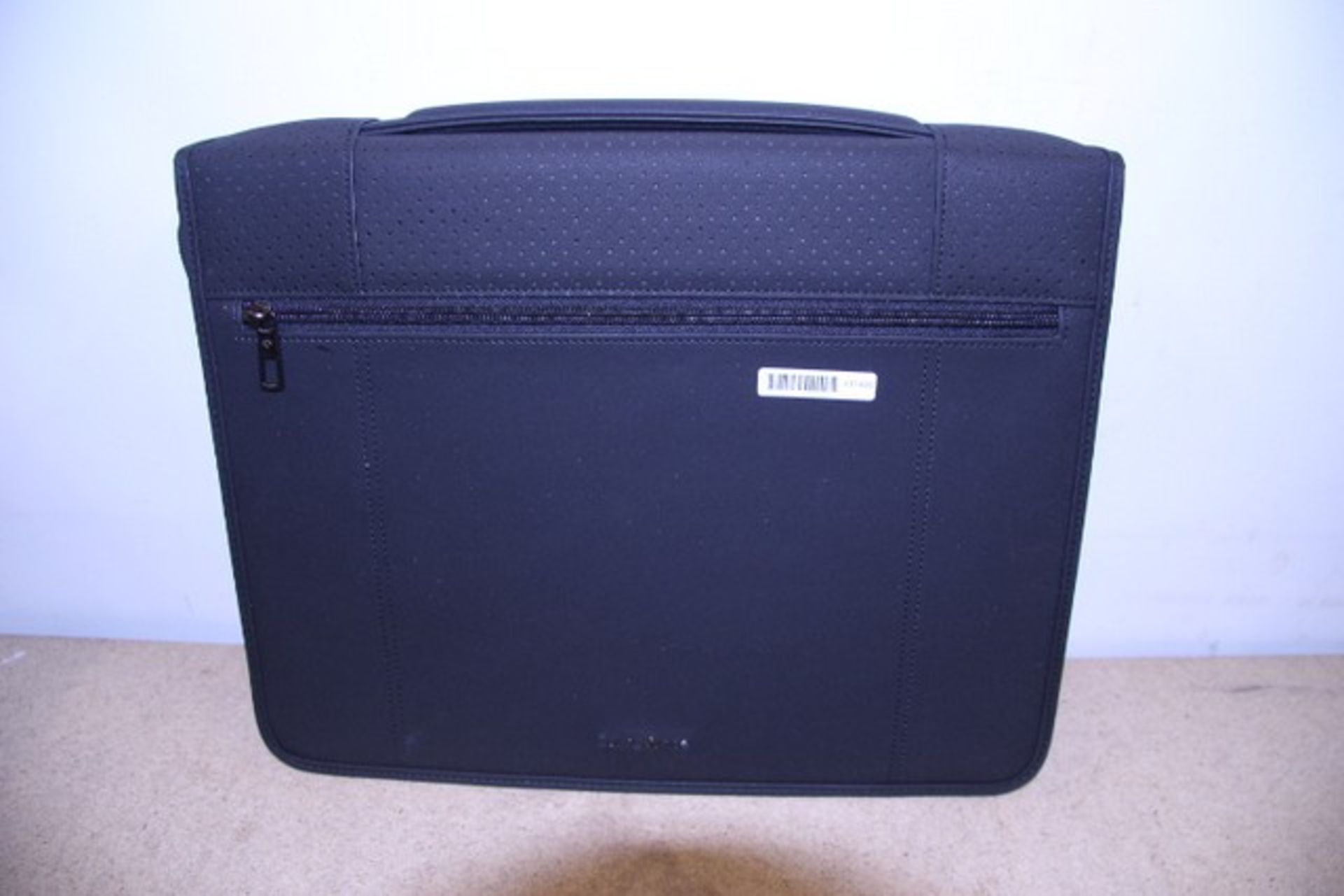+ VAT Brand New Samsonite Black Executive Folder With Carry Handle-Note Pad-Ring Binder-SD Card - Image 2 of 2