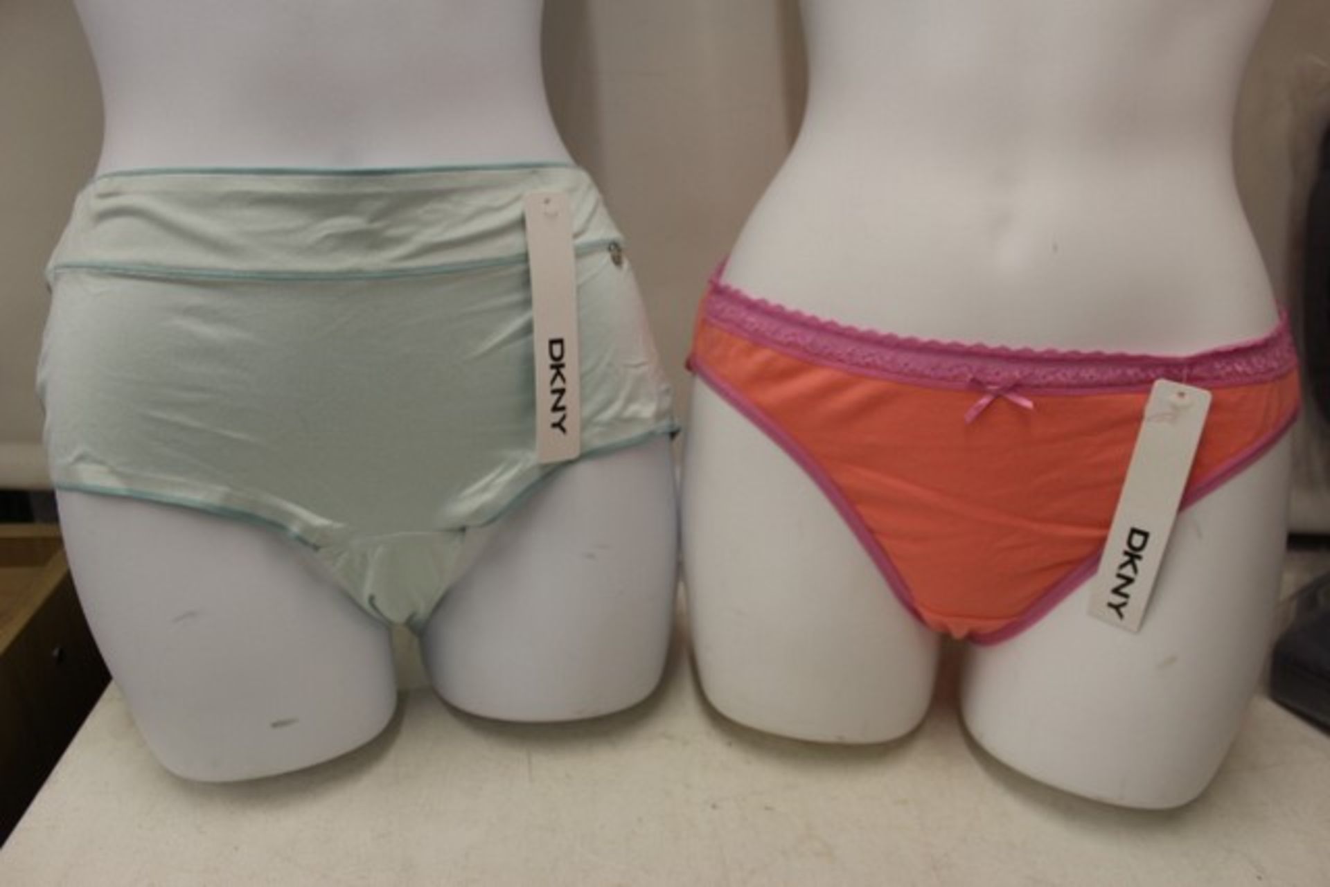 + VAT Brand New A Lot Of Three Pairs DKNY Briefs & One Pair Maidenform Hipster Briefs Size L ISP £