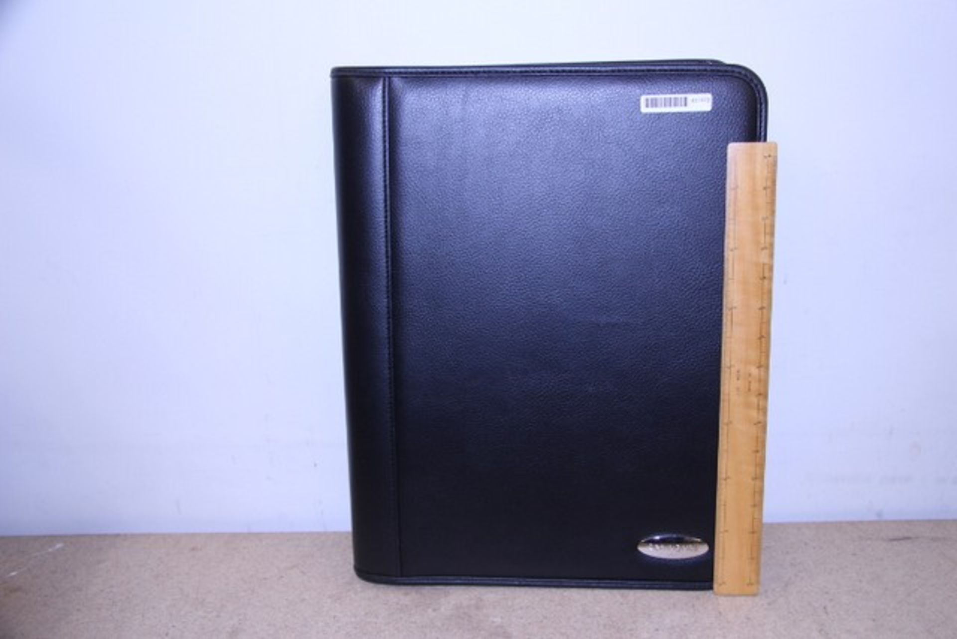 + VAT Brand New Samsonite Black Leather Executive Folder With-Card Pockets-Note Pad-Calculator-Pen - Image 2 of 2