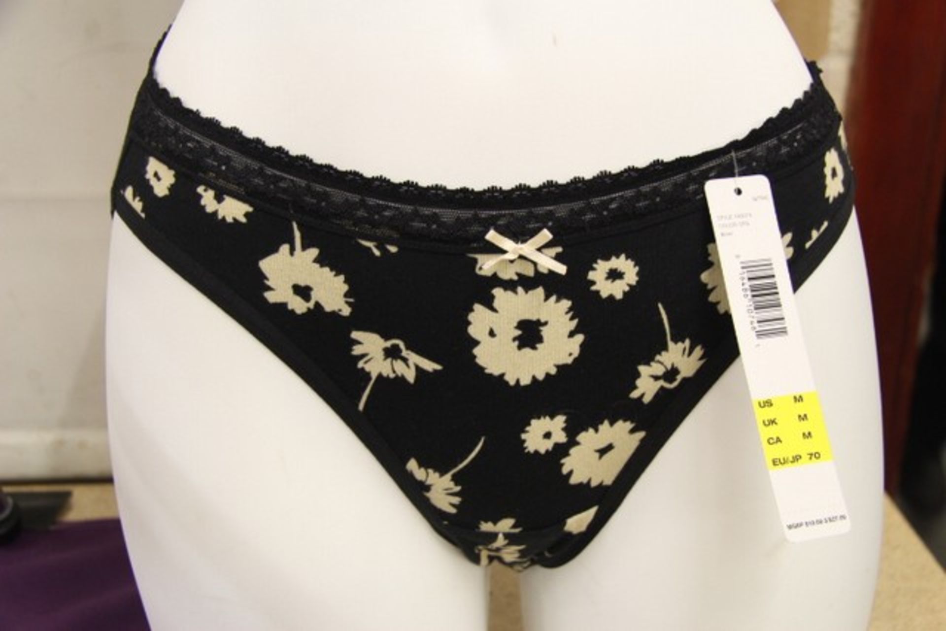 + VAT Brand New A Lot oF Five Pairs Black Floral Pattern DKNY Thongs Size M ISP £14 Each (