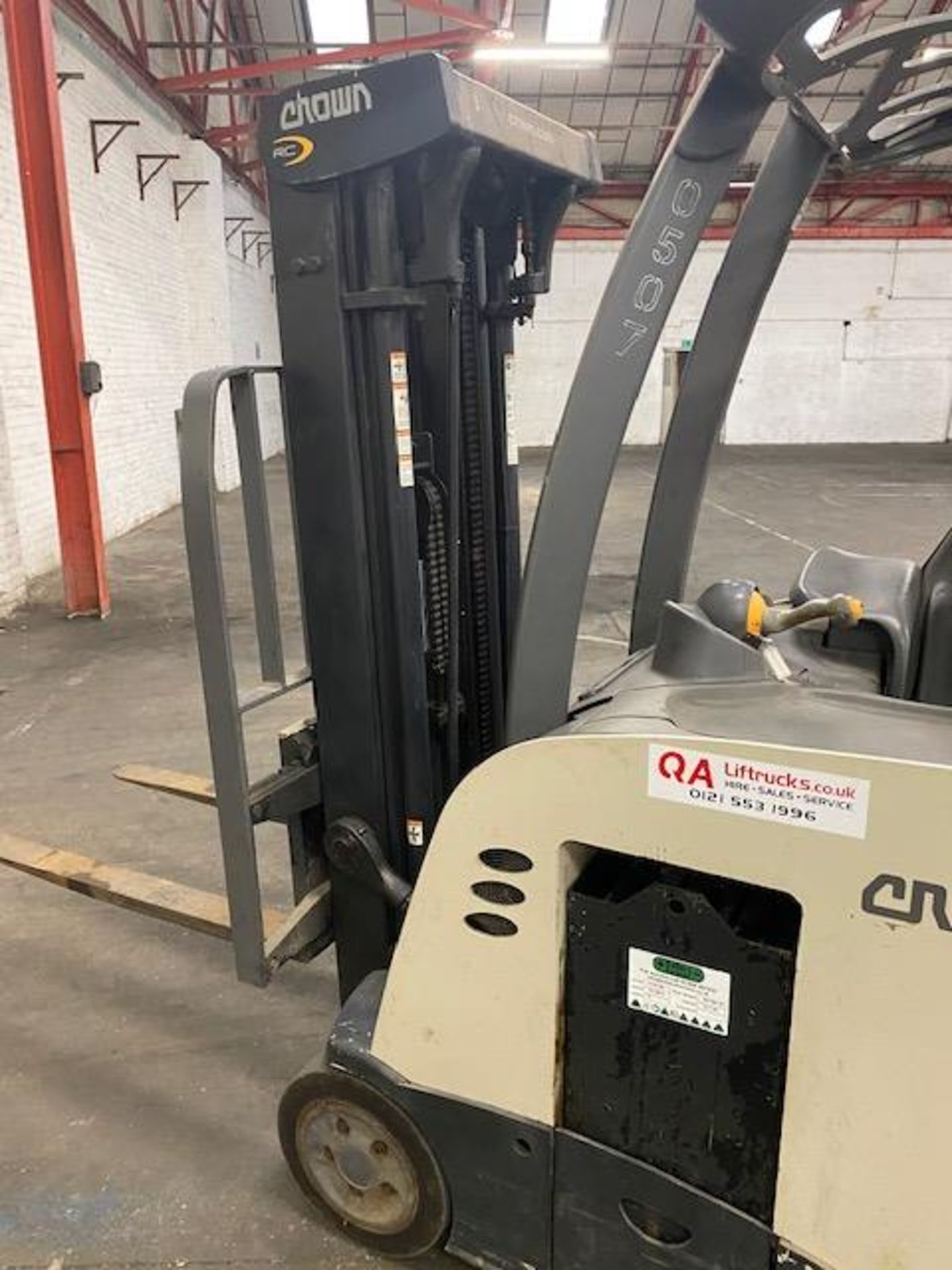 + VAT 2008 Crown Stand In 3 Wheel Forklift - Approx 1570 Hours - 1500Kg Capacity - Will Operate - Image 2 of 5