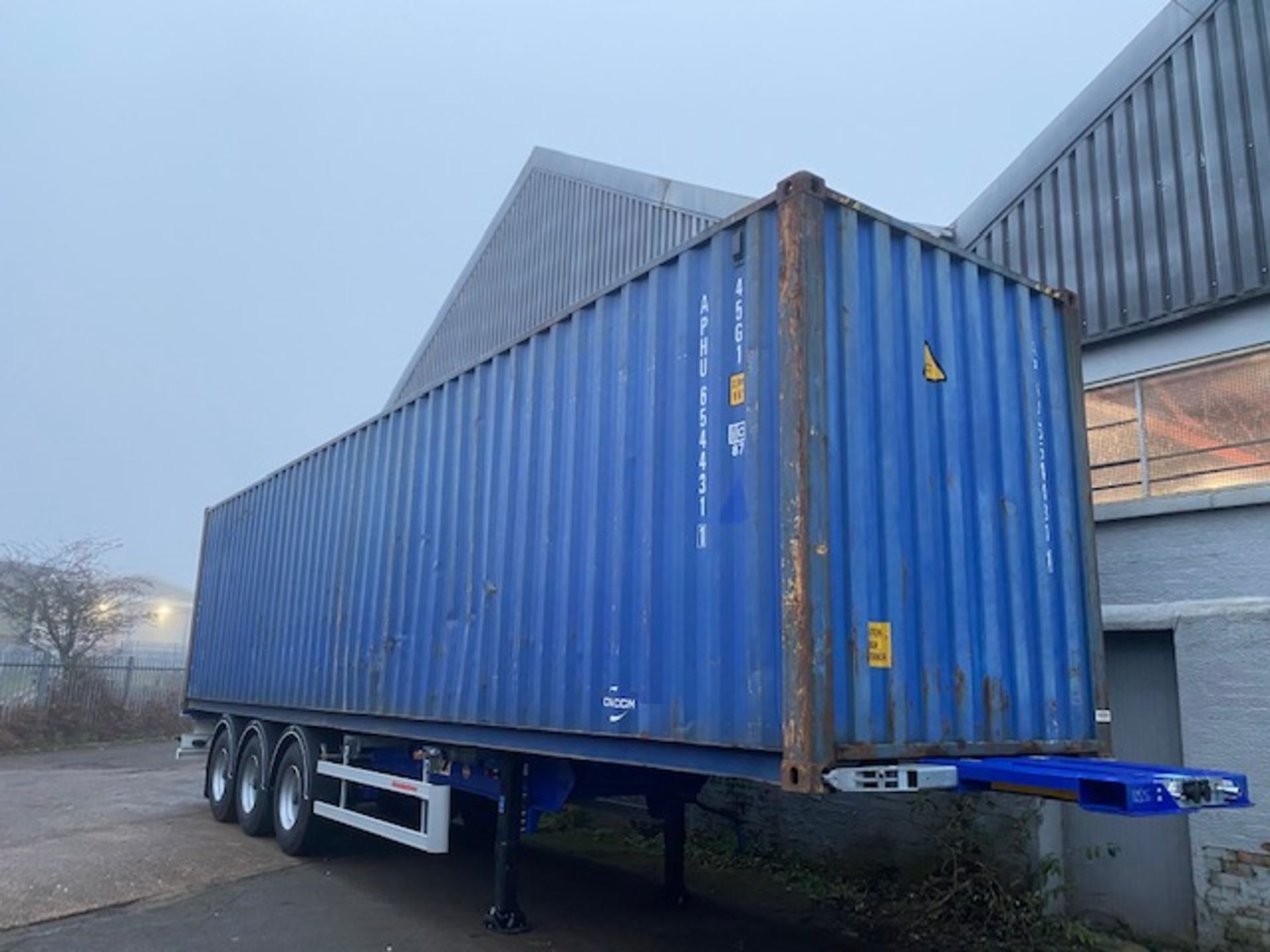 + VAT Blue 40ft HQ Shipping Container - Appears To Be Wind And Watertight - Trailer Not Included - Image 3 of 3