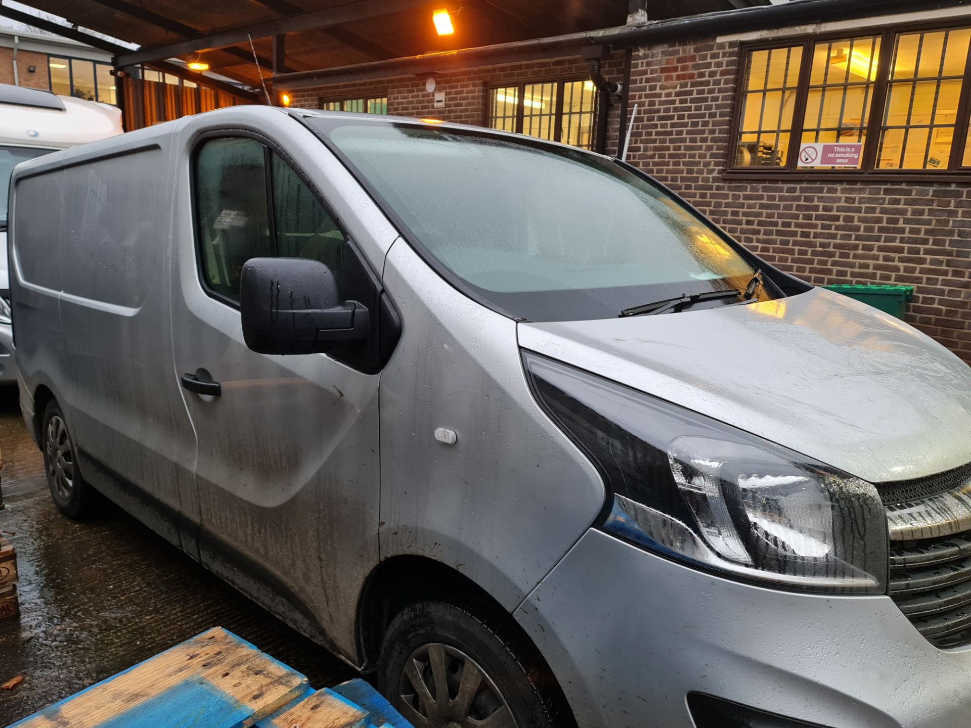 + VAT Grade A Vauxhall Vivaro 2700 Sport CDTI Van - RE69 BCF - Two Previous Owners - Two Keys - - Image 3 of 3