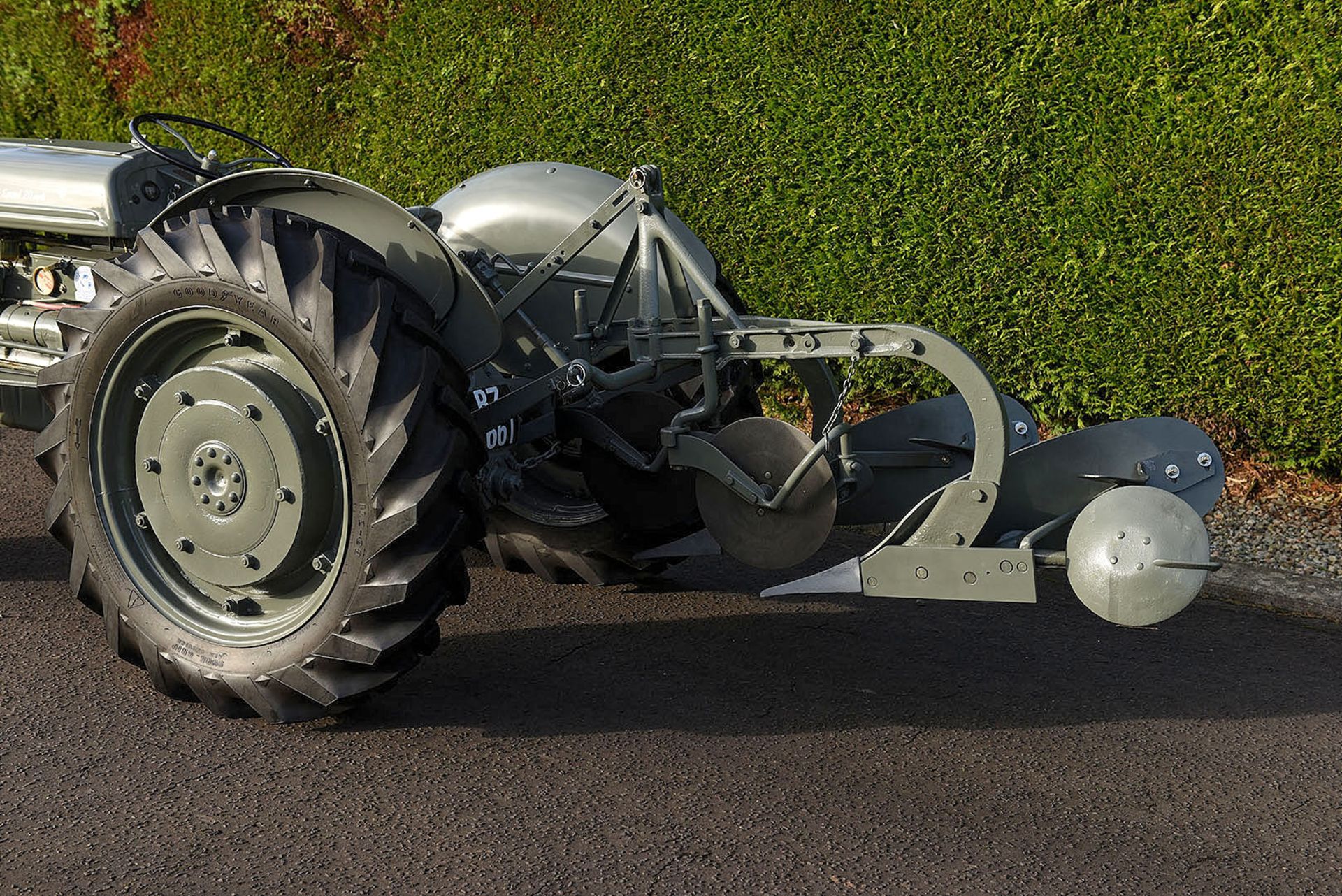 BZ 8661 1943 Ford Ferguson tractor c/w a Ford 2 furrow plough - Image 4 of 25