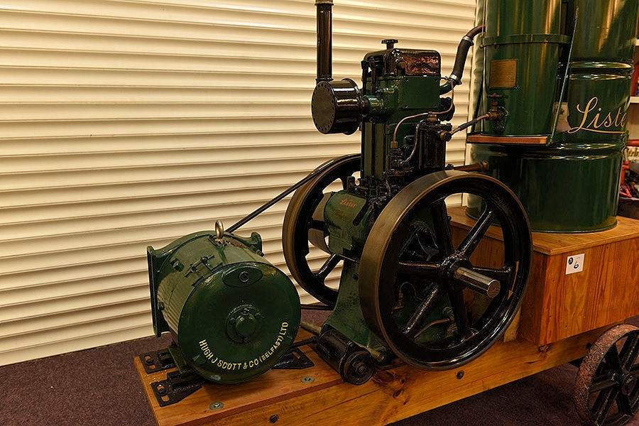 1940 Lister 5 HP water cooled diesel engined generator set ( fuel tank needs repaired ) - Image 3 of 10
