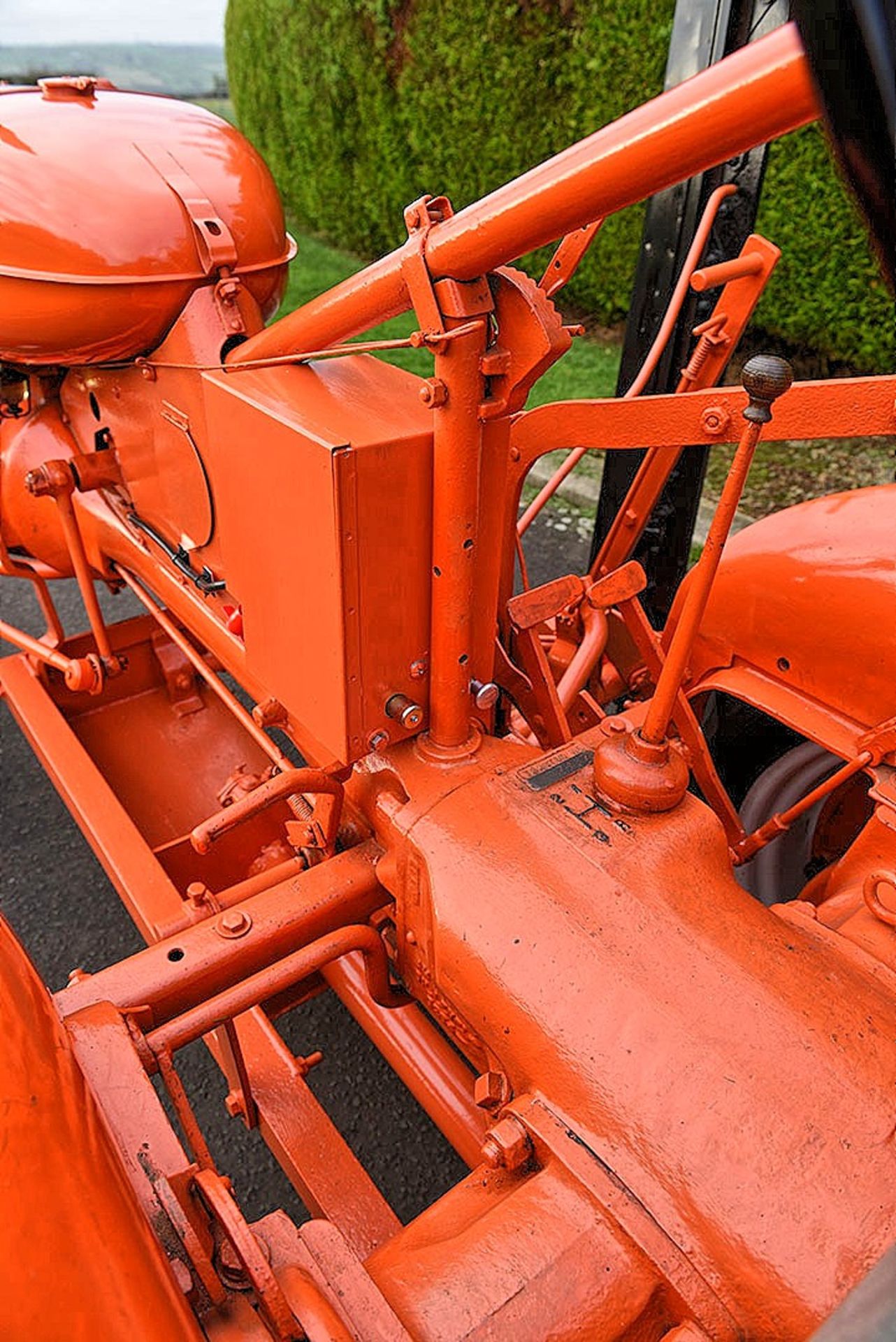 MZ 2482 1947 Allis Chalmers B tractor c/w mid mounted mower - Image 13 of 16