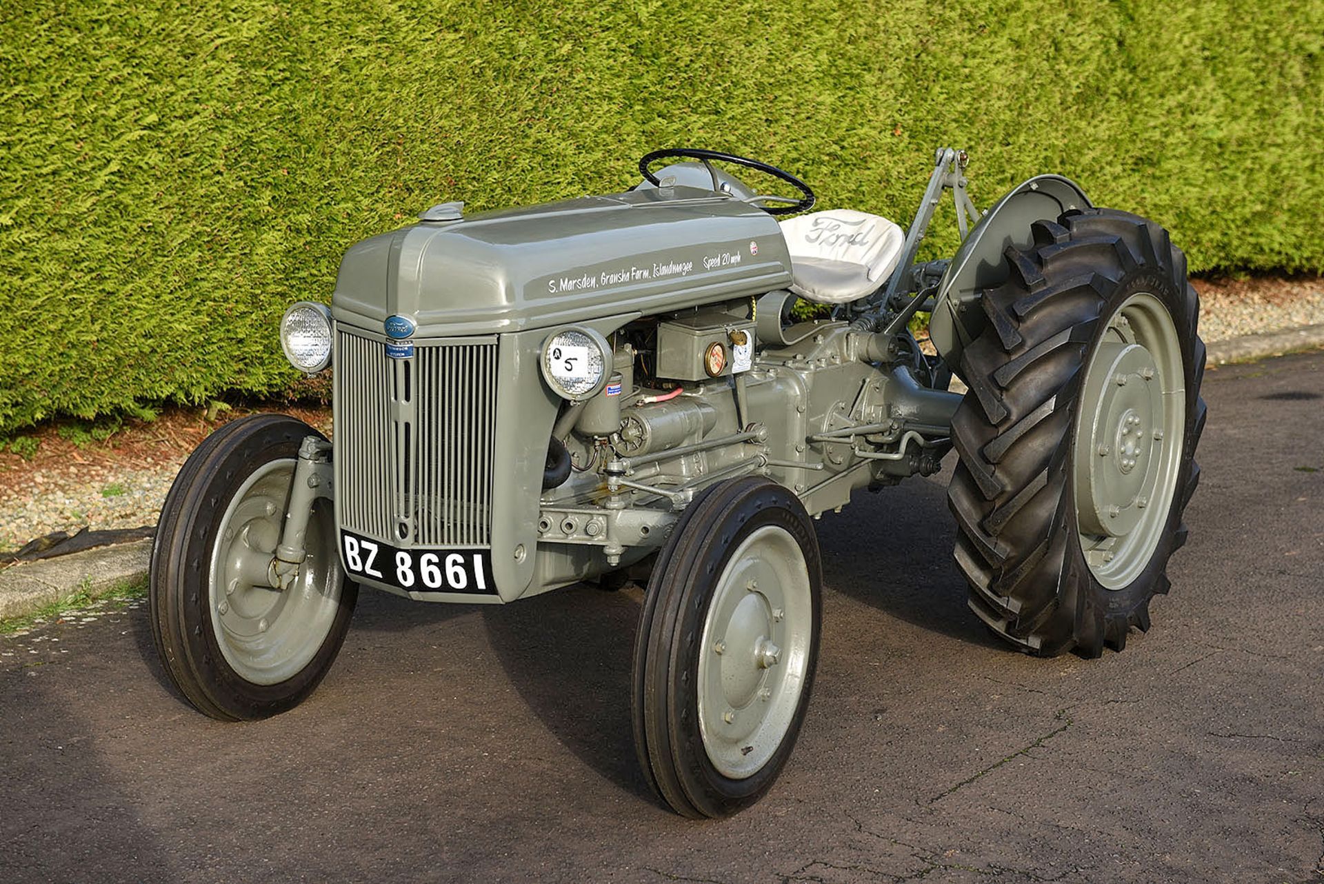 BZ 8661 1943 Ford Ferguson tractor c/w a Ford 2 furrow plough - Image 3 of 25