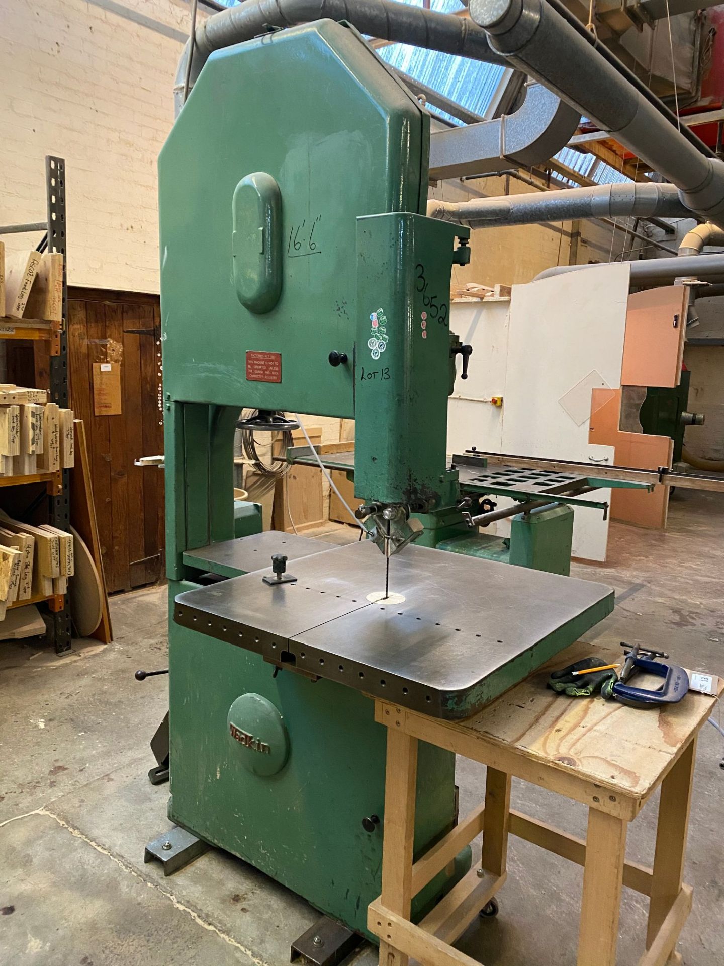 Wadkin DR2445 heavy-duty vertical band saw with 28" throat, 32" x 34" table, serial no: 49430 - Image 5 of 5