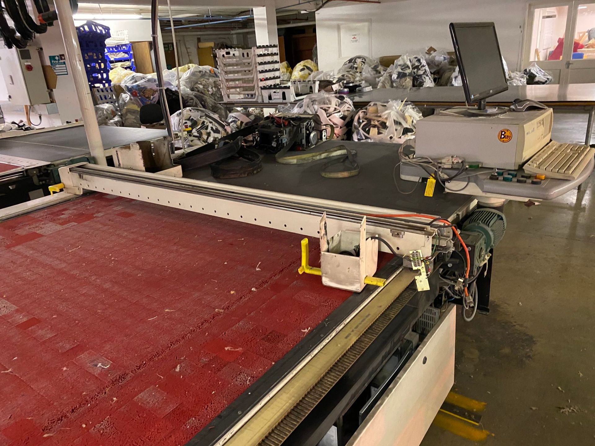 Lectra Systems Vector 2500 Eclipse V2 programmable cloth cutting machine, serial no: 000153 with: - Image 3 of 8