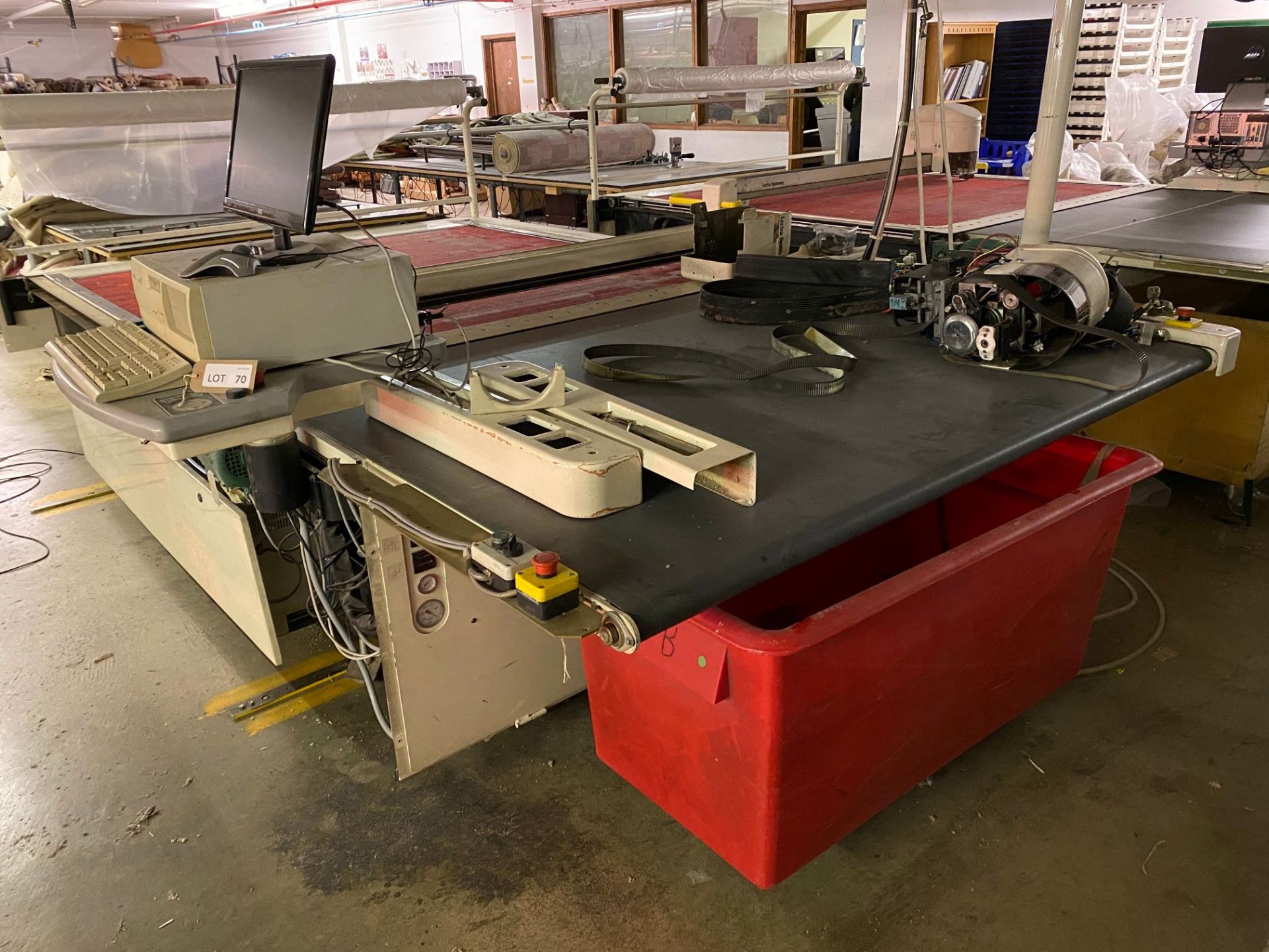 Lectra Systems Vector 2500 Eclipse V2 programmable cloth cutting machine, serial no: 000153 with: