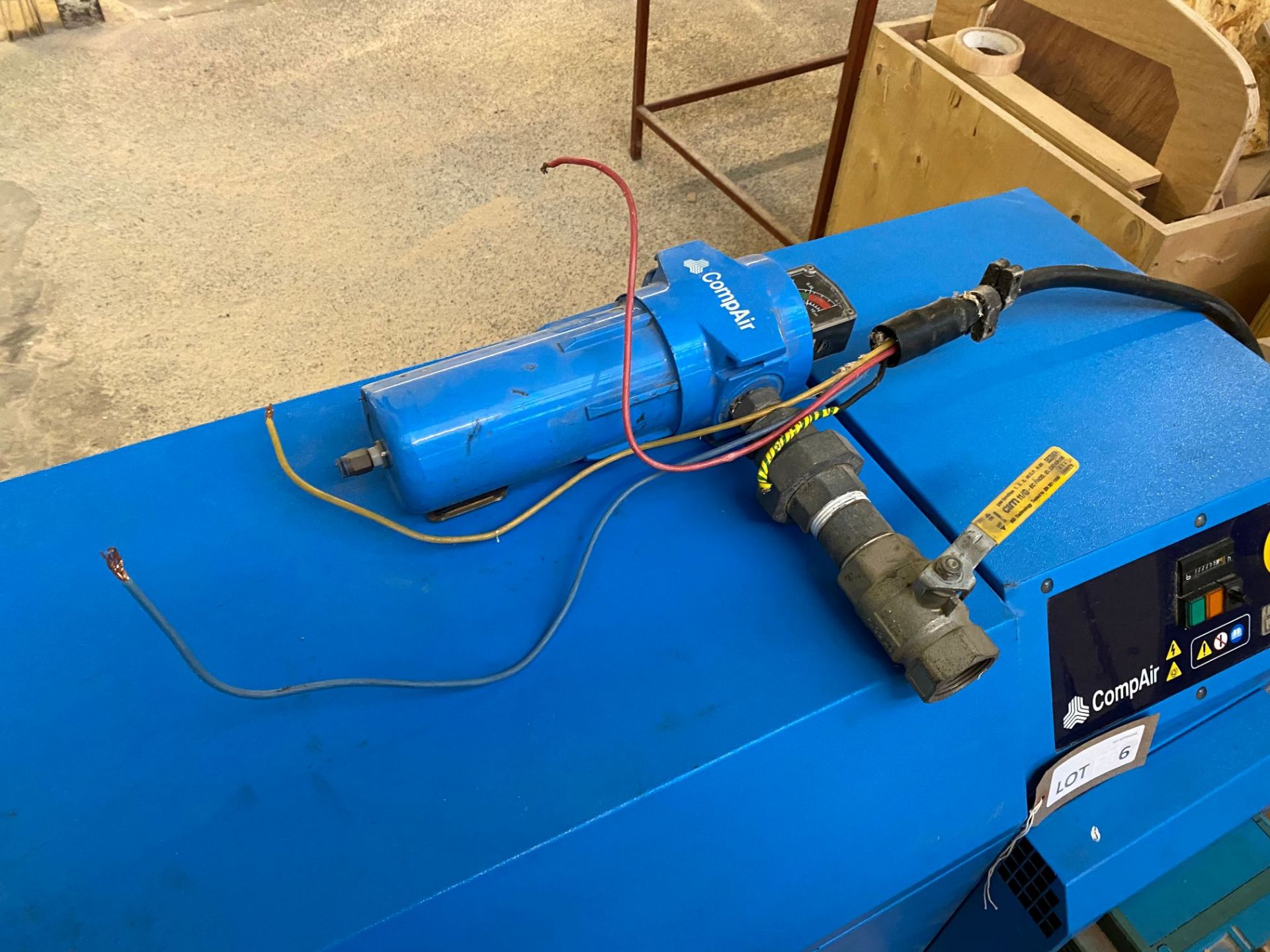 Hydrovane Compair packaged air compressor with integral dryer, serial no: 707-006094-6201 7.5kw 11 - Image 5 of 5